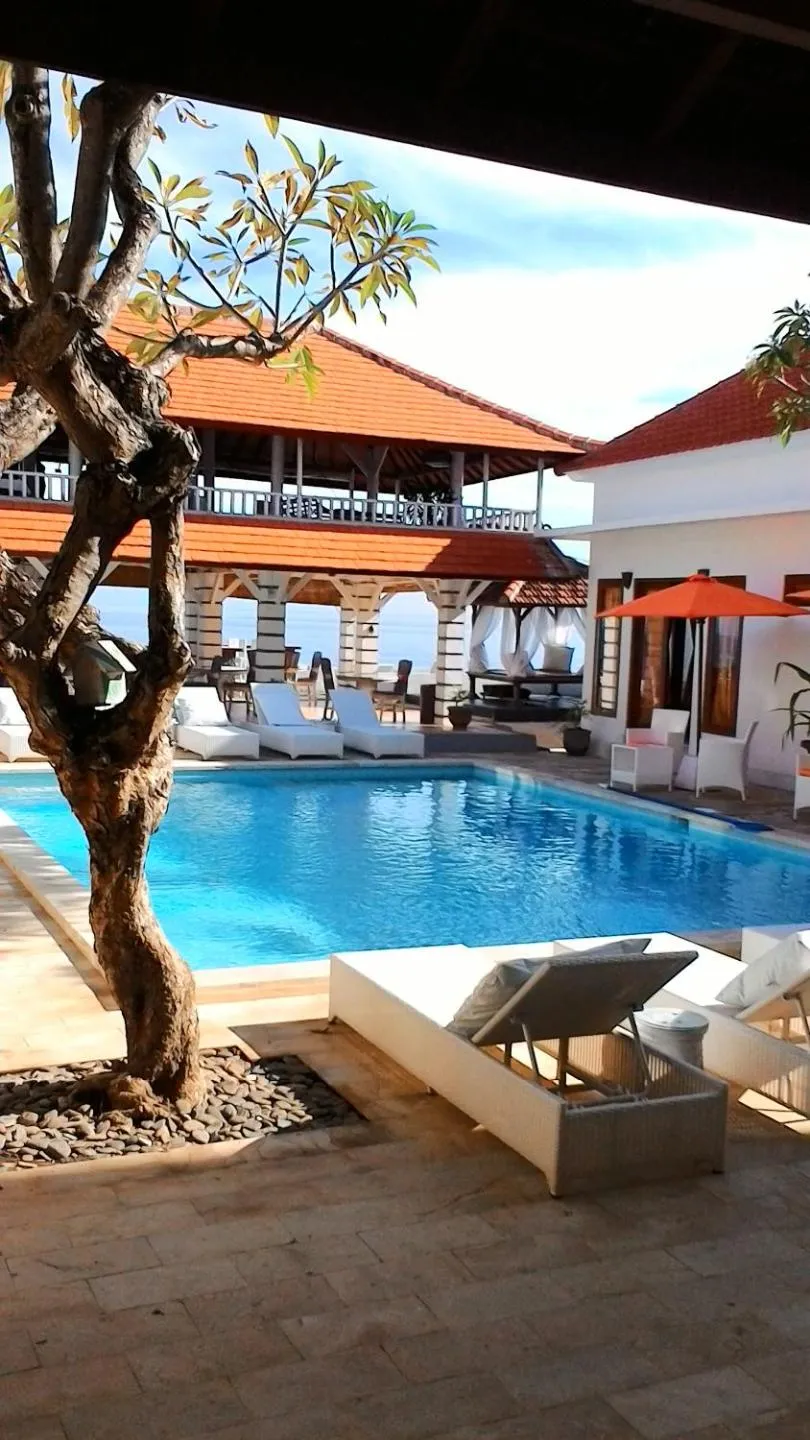 Swimming pool in Villa Agung Beach Inn