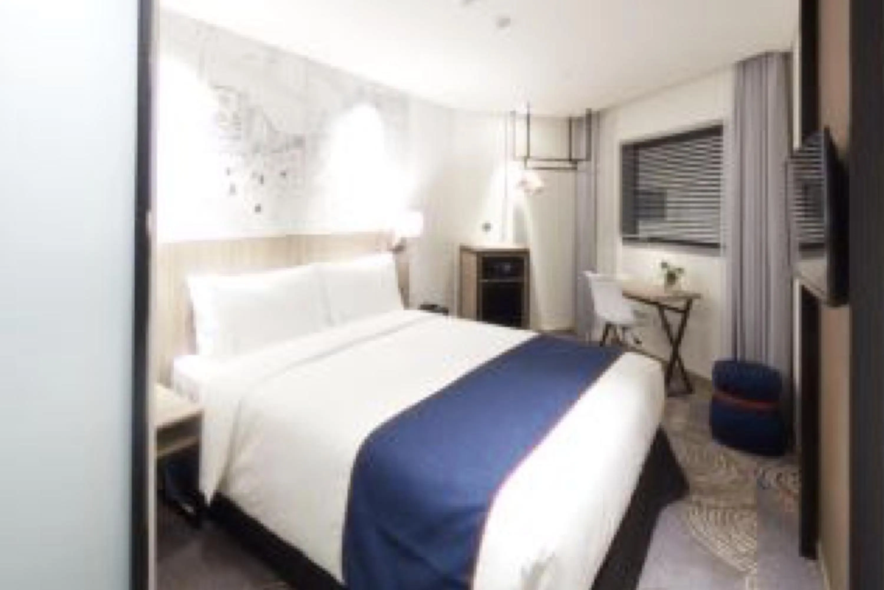 Photo of the whole room, Bed in Holiday Inn Express Seoul Hongdae by IHG