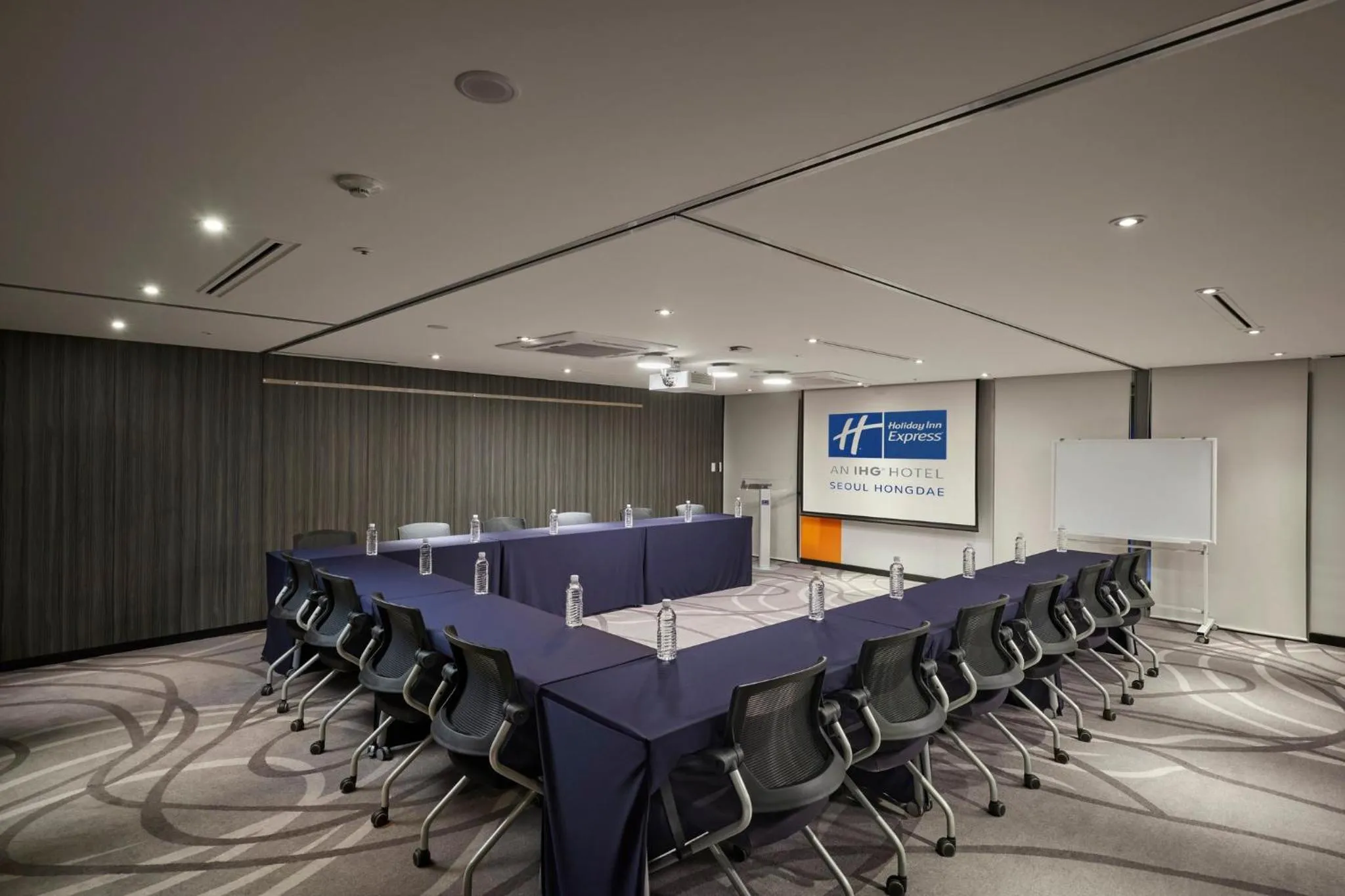 Meeting/conference room in Holiday Inn Express Seoul Hongdae by IHG