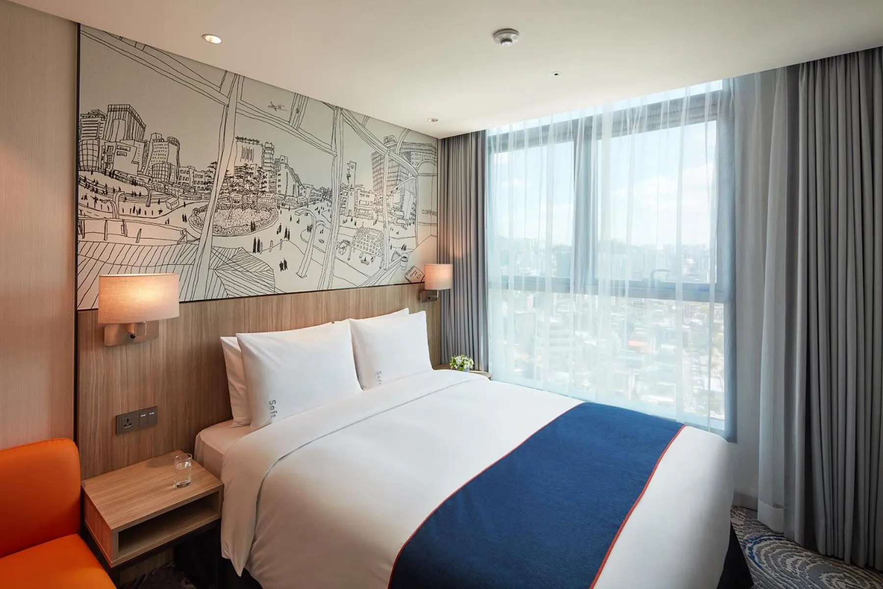 Photo of the whole room, Bed in Holiday Inn Express Seoul Hongdae by IHG