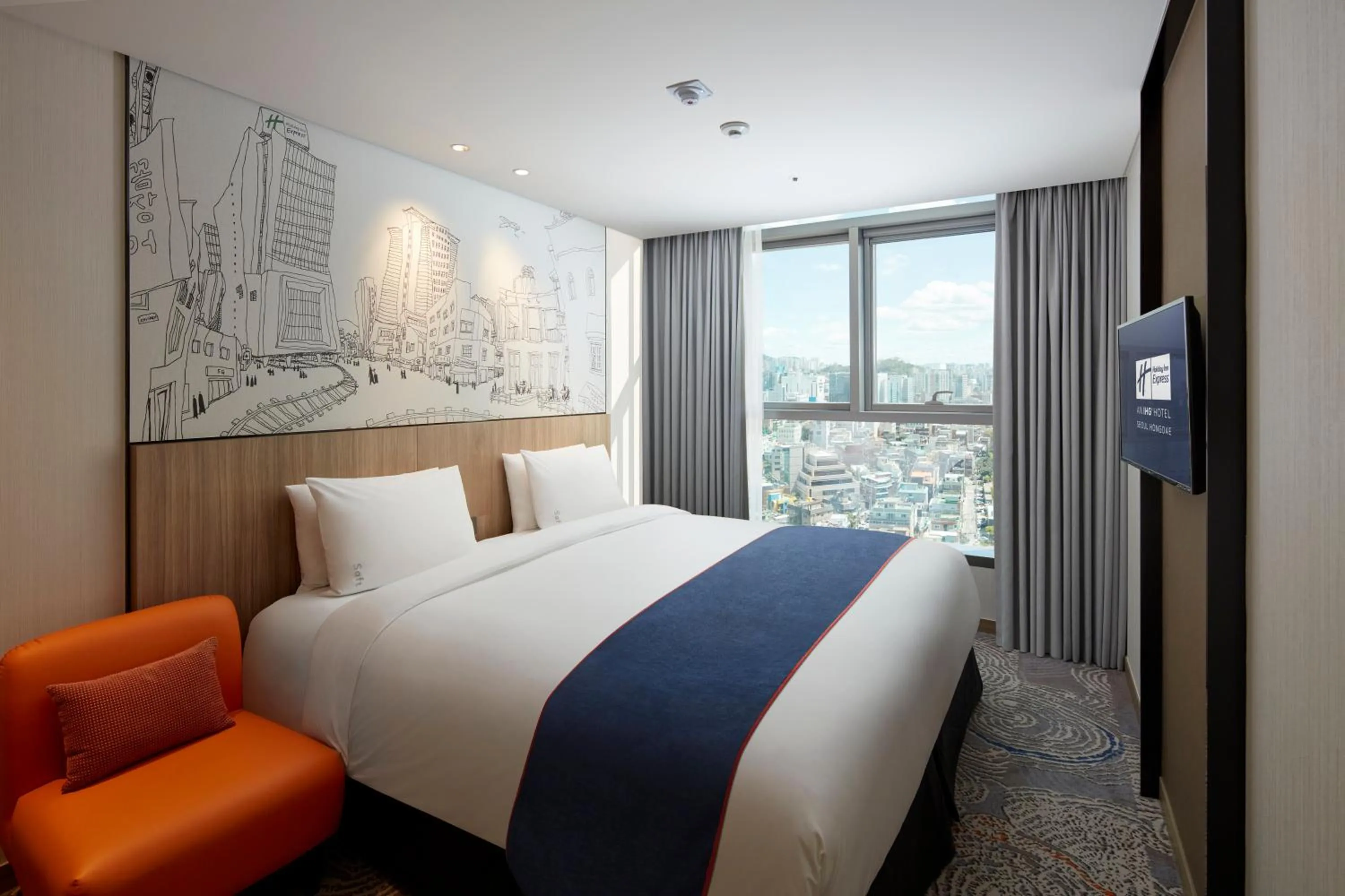 Photo of the whole room, Bed in Holiday Inn Express Seoul Hongdae by IHG