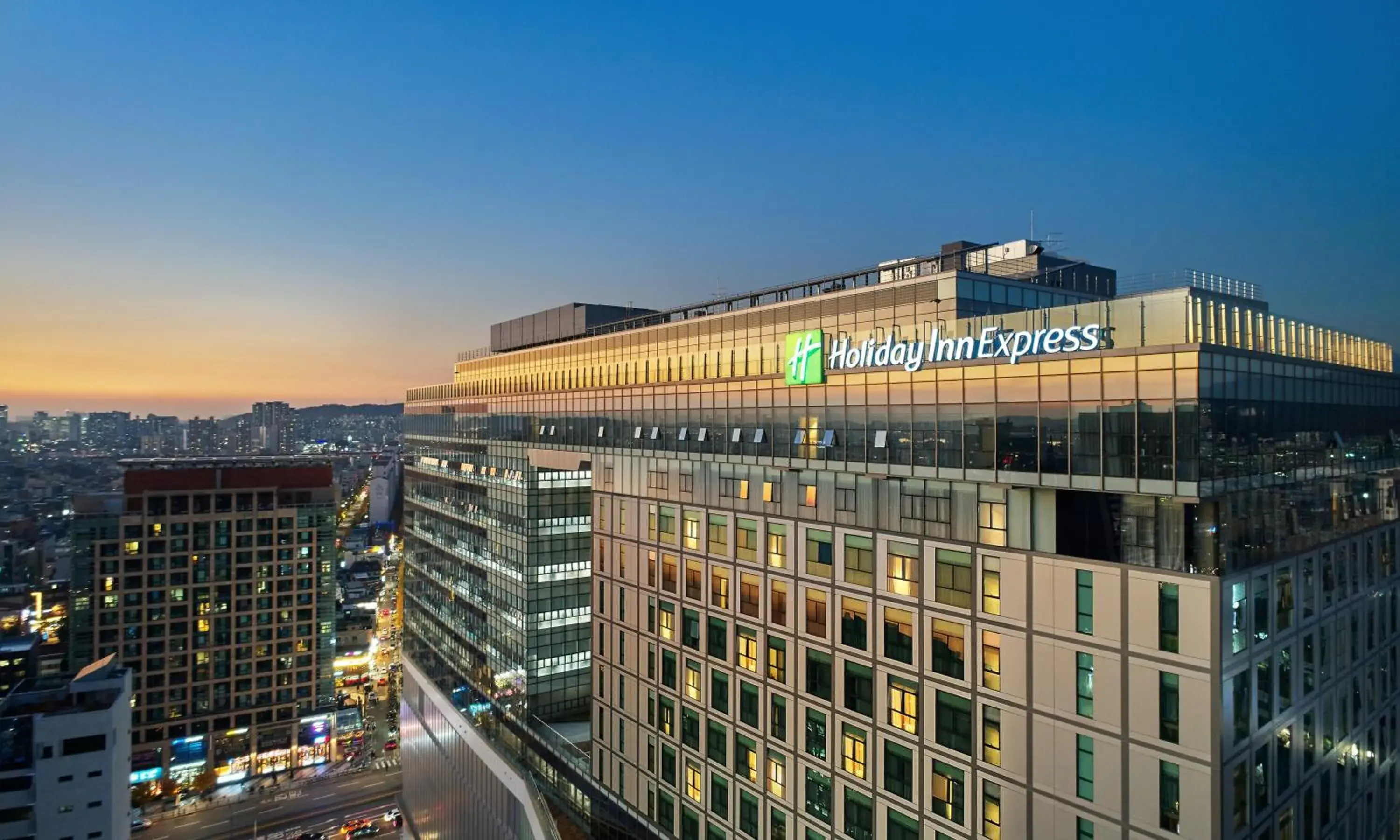 Property building in Holiday Inn Express Seoul Hongdae by IHG Property building in Holiday Inn Express Seoul Hongdae by IHG