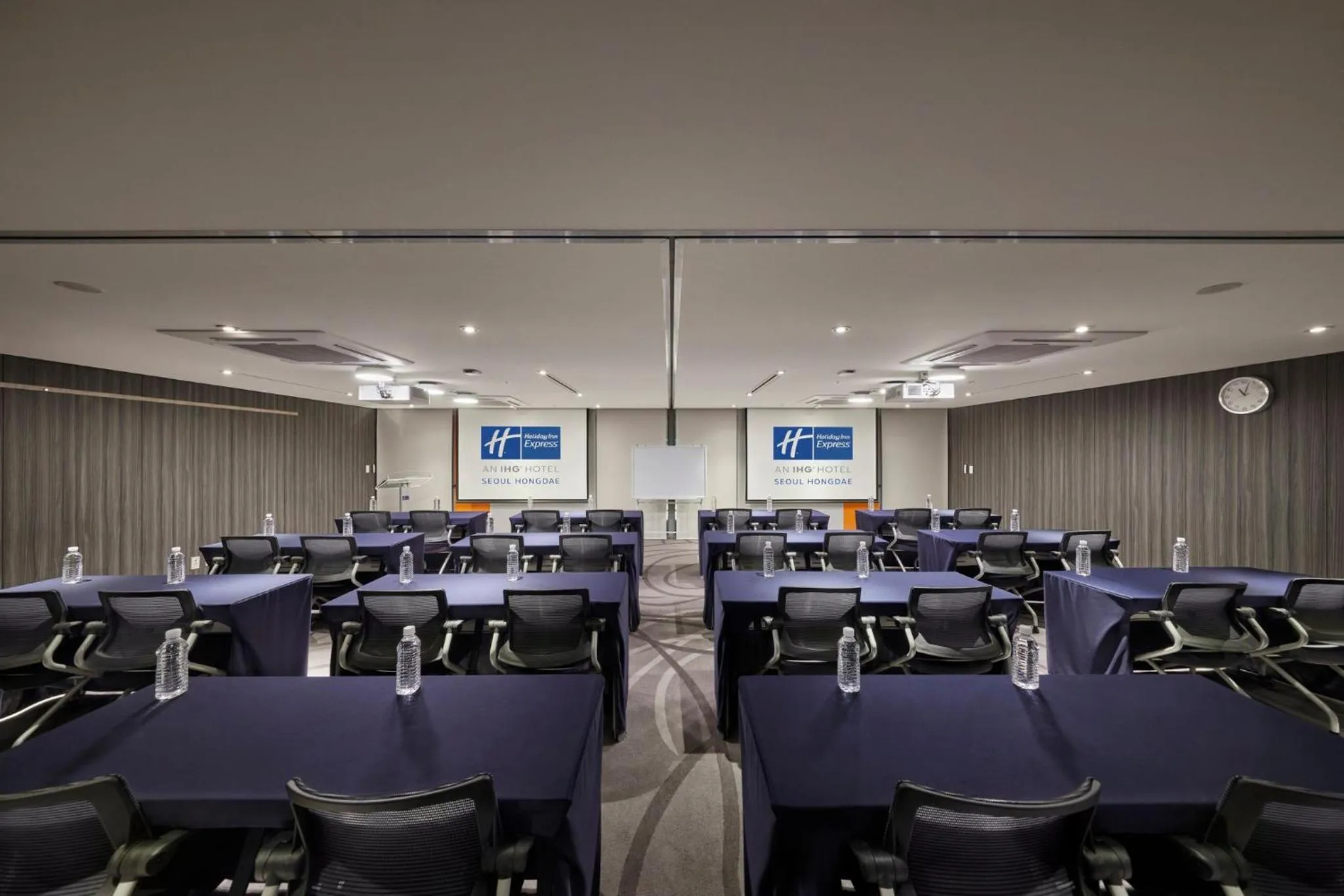 Meeting/conference room in Holiday Inn Express Seoul Hongdae by IHG