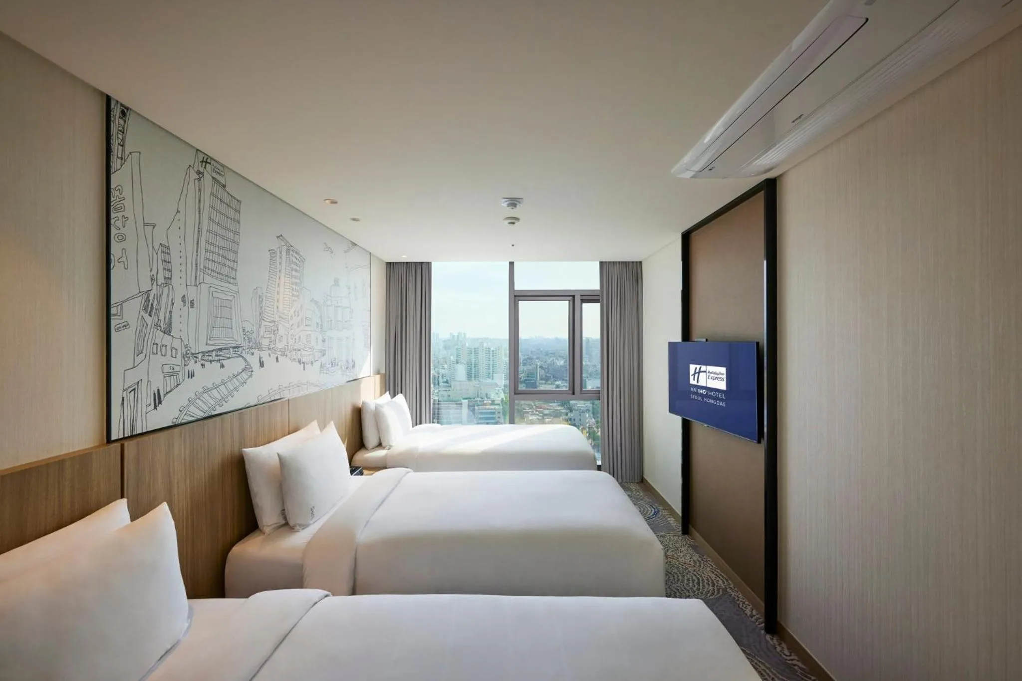 Photo of the whole room, Bed in Holiday Inn Express Seoul Hongdae by IHG
