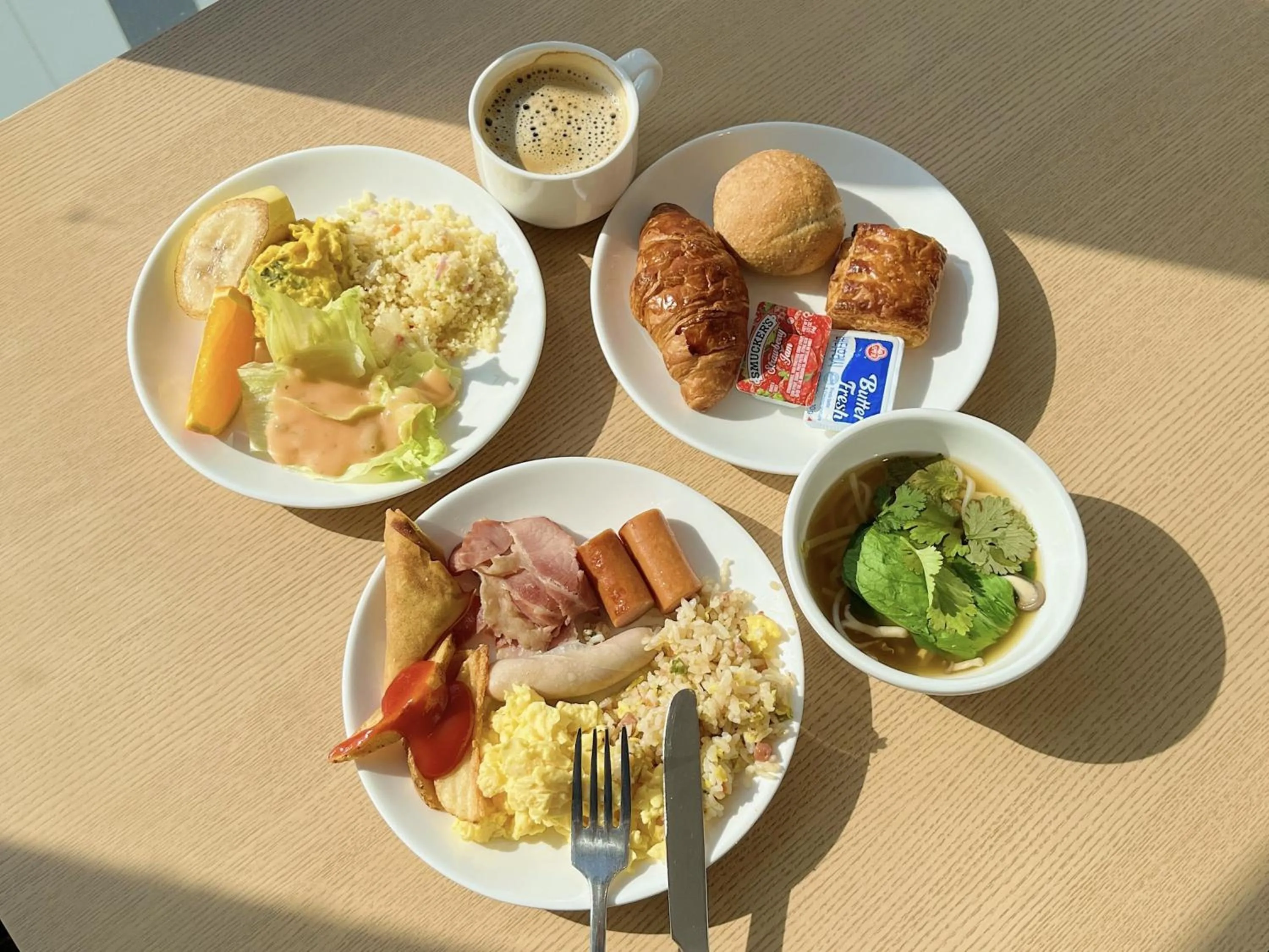 Restaurant/places to eat in Holiday Inn Express Seoul Hongdae by IHG