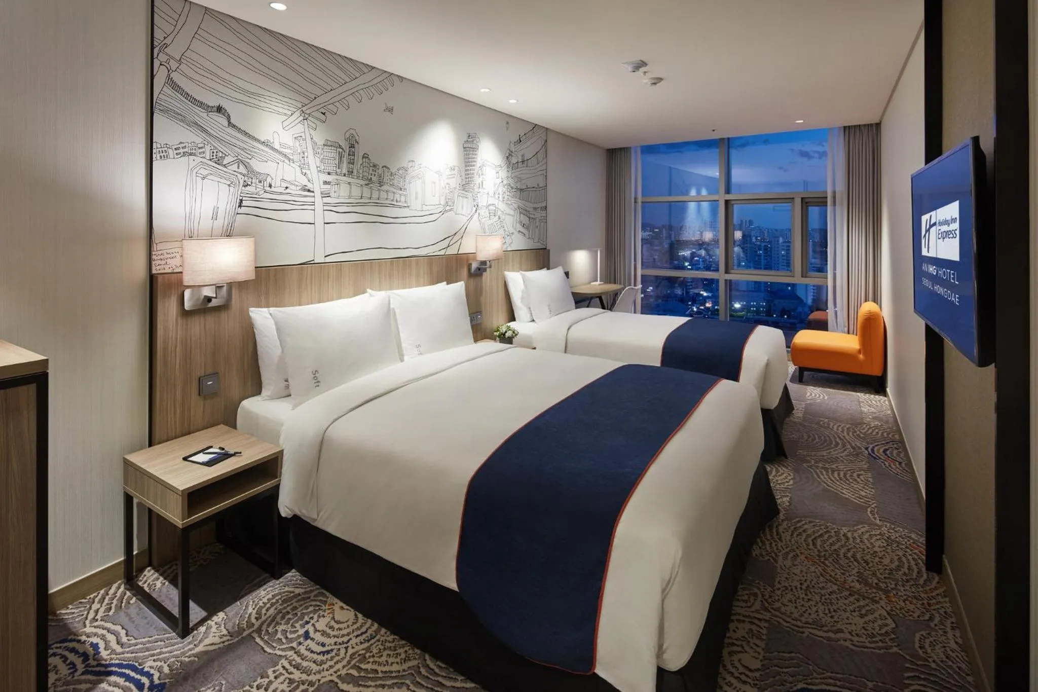 Photo of the whole room, Bed in Holiday Inn Express Seoul Hongdae by IHG