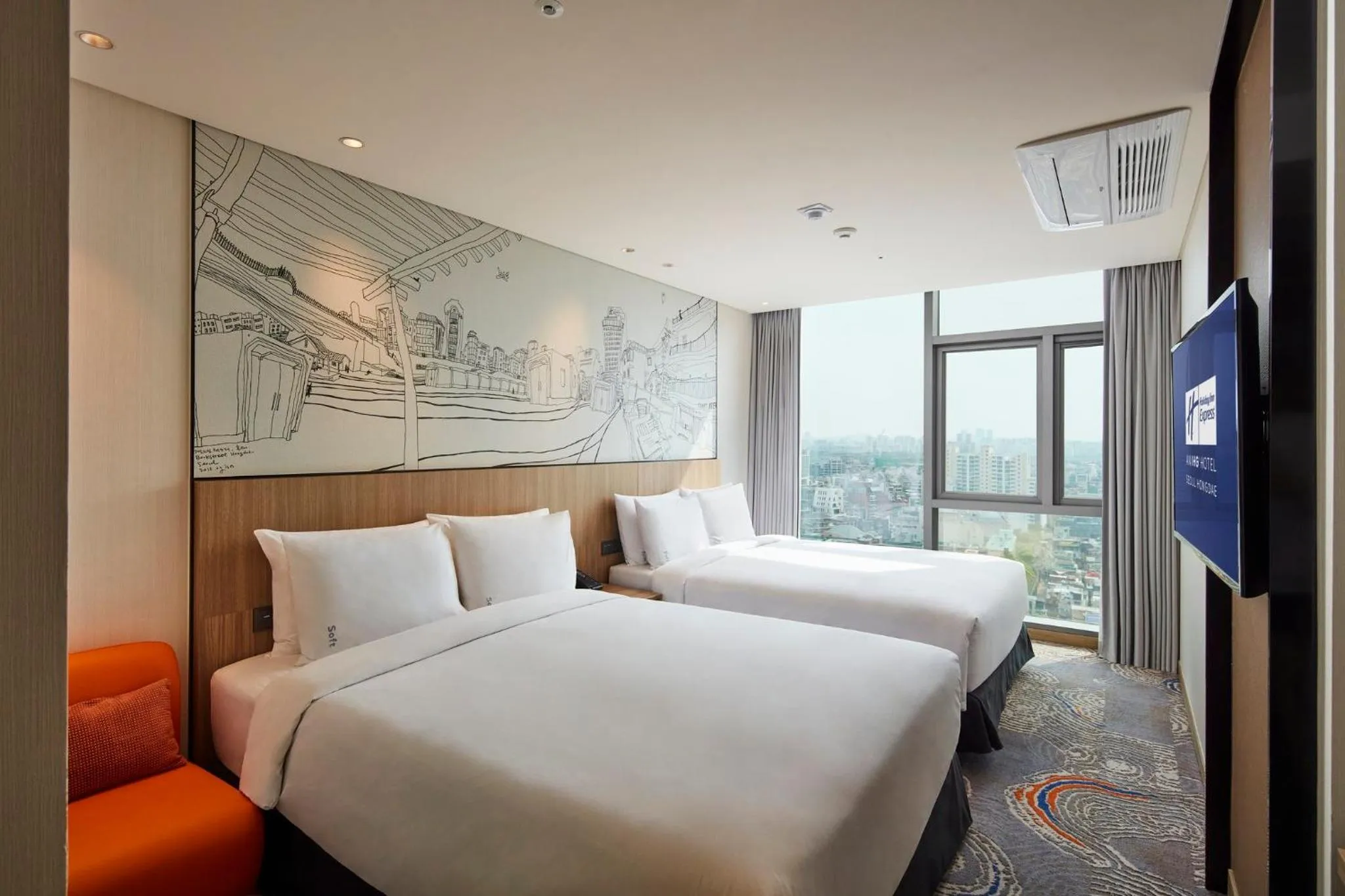Photo of the whole room, Bed in Holiday Inn Express Seoul Hongdae by IHG