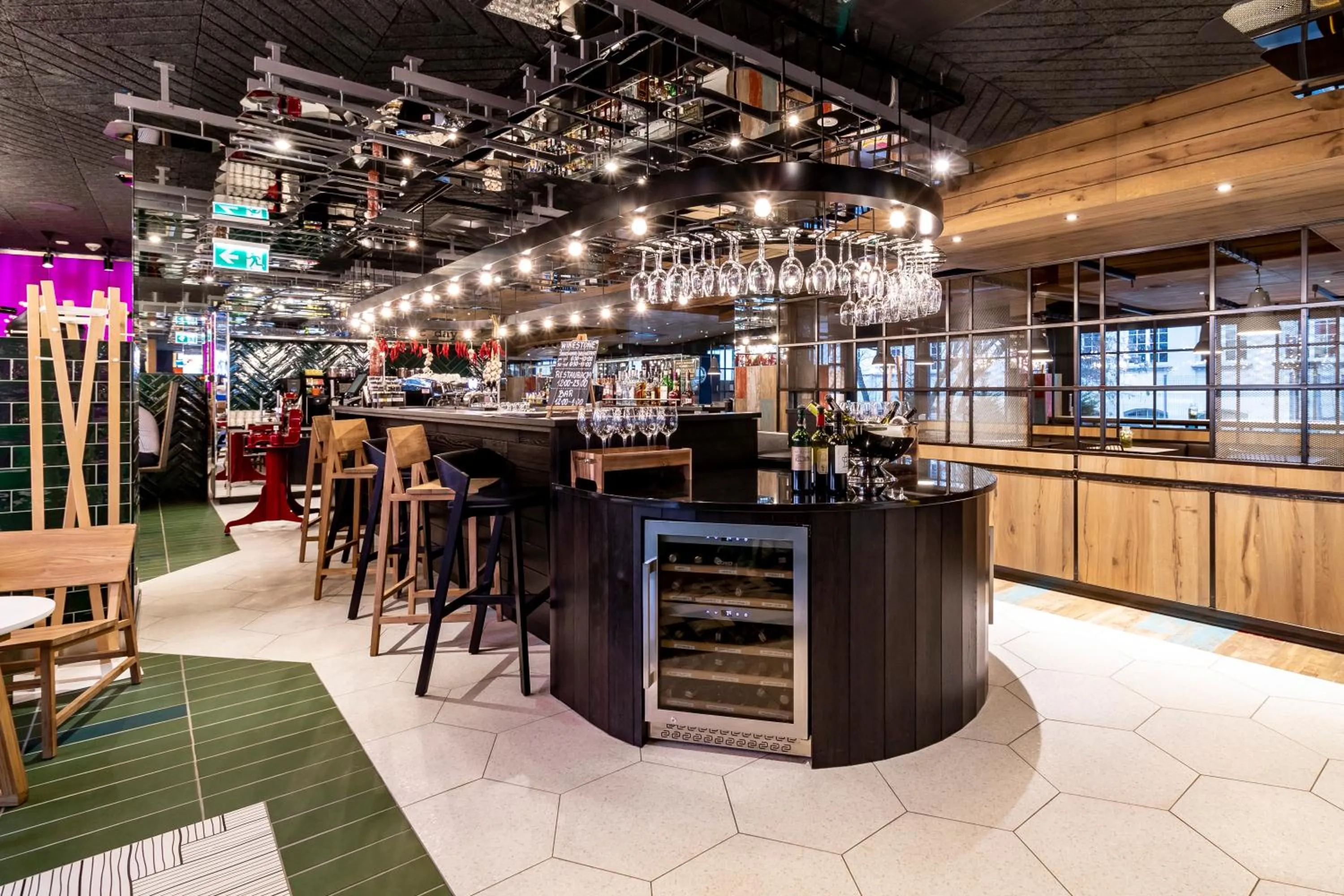 Restaurant/places to eat in ibis Styles Warszawa Centrum