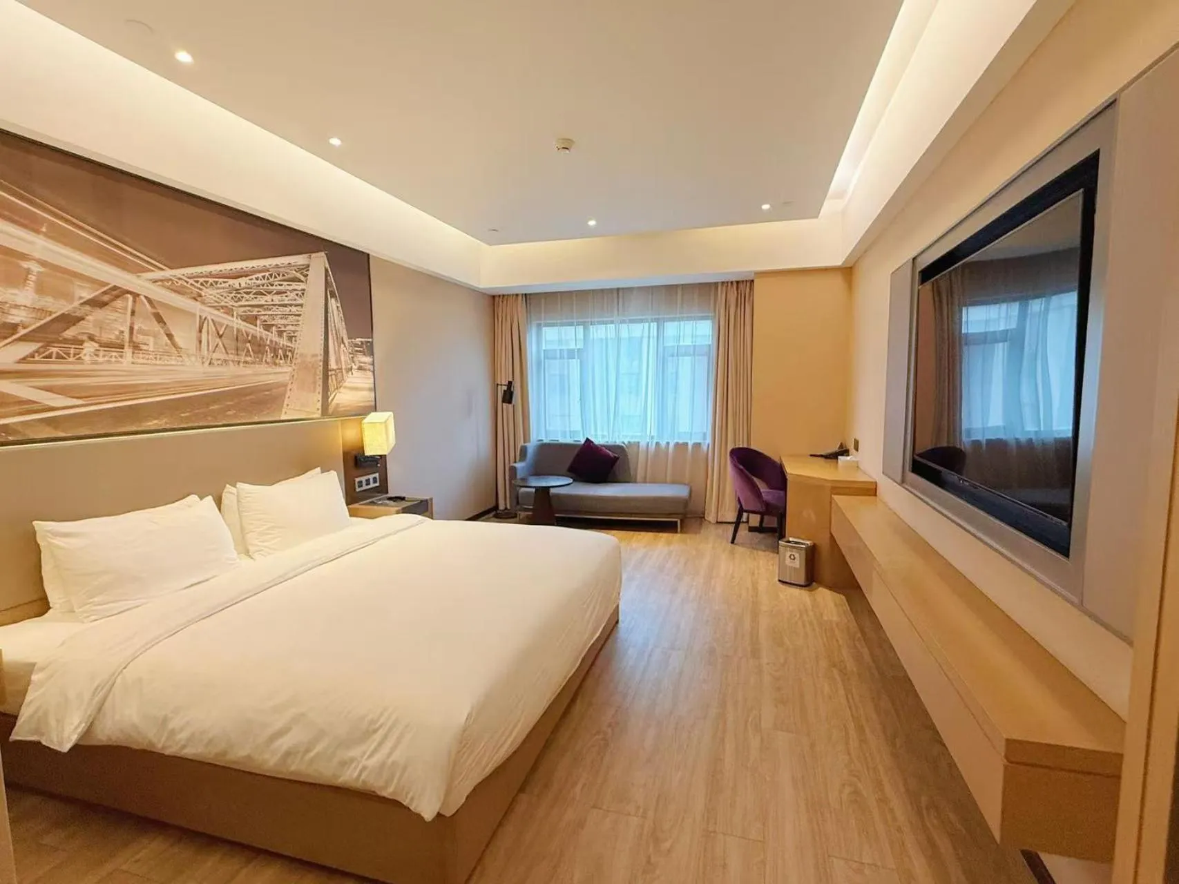 Photo of the whole room, Bed in Mercure Shanghai Jiuting