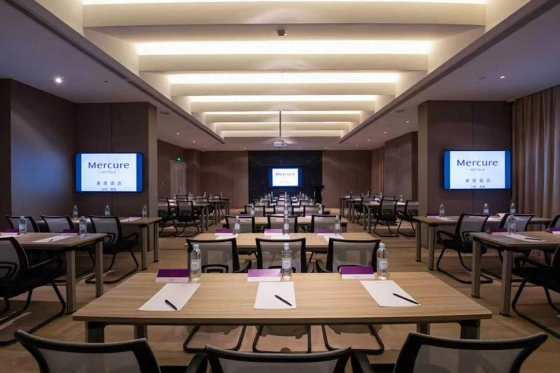 Meeting/conference room in Mercure Shanghai Jiuting