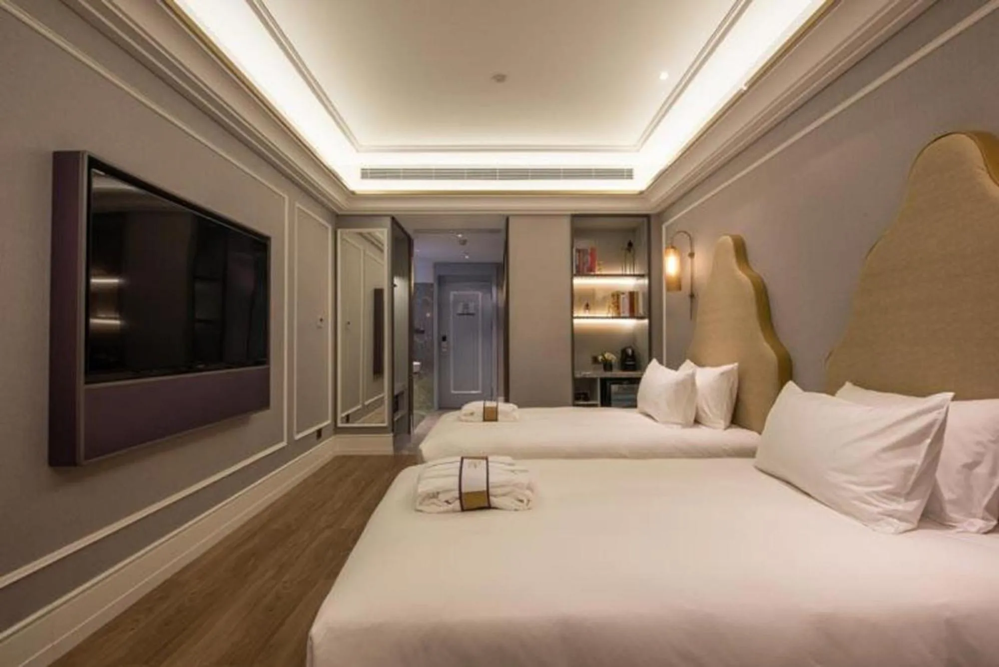 Photo of the whole room, Bed in Mercure Shanghai Jiuting