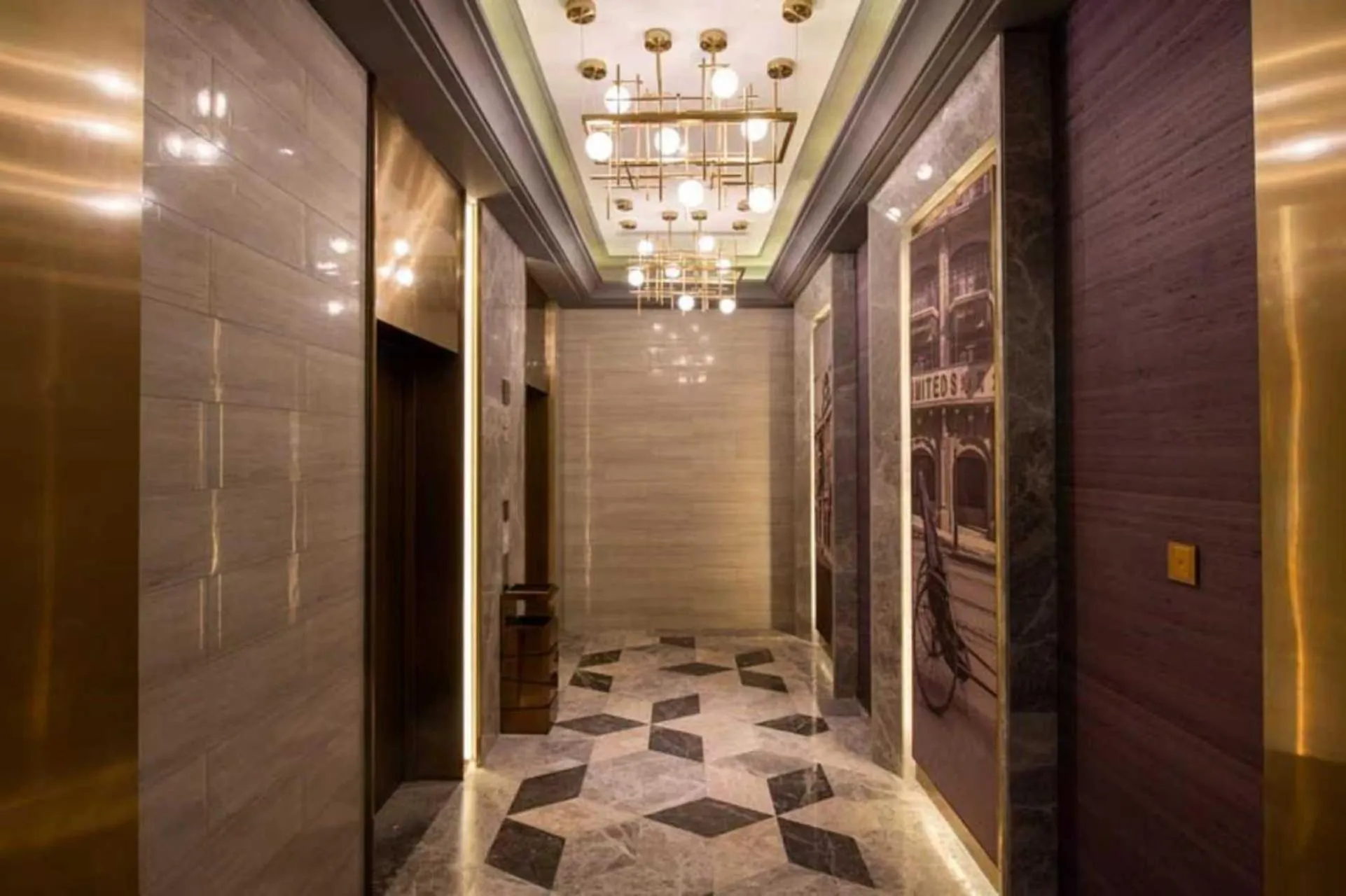 elevator in Mercure Shanghai Jiuting