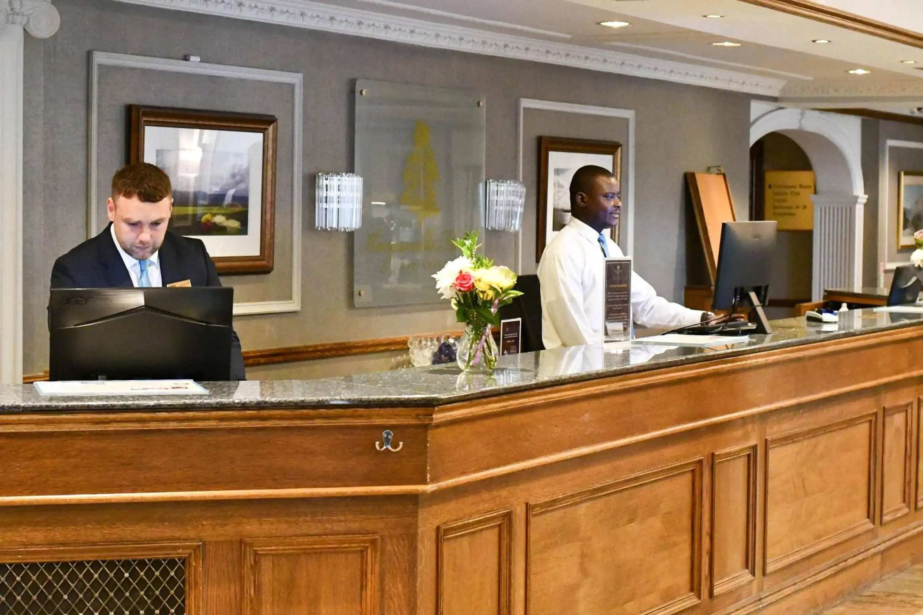 Lobby or reception in Kingsmills Hotel Lobby or reception in Kingsmills Hotel