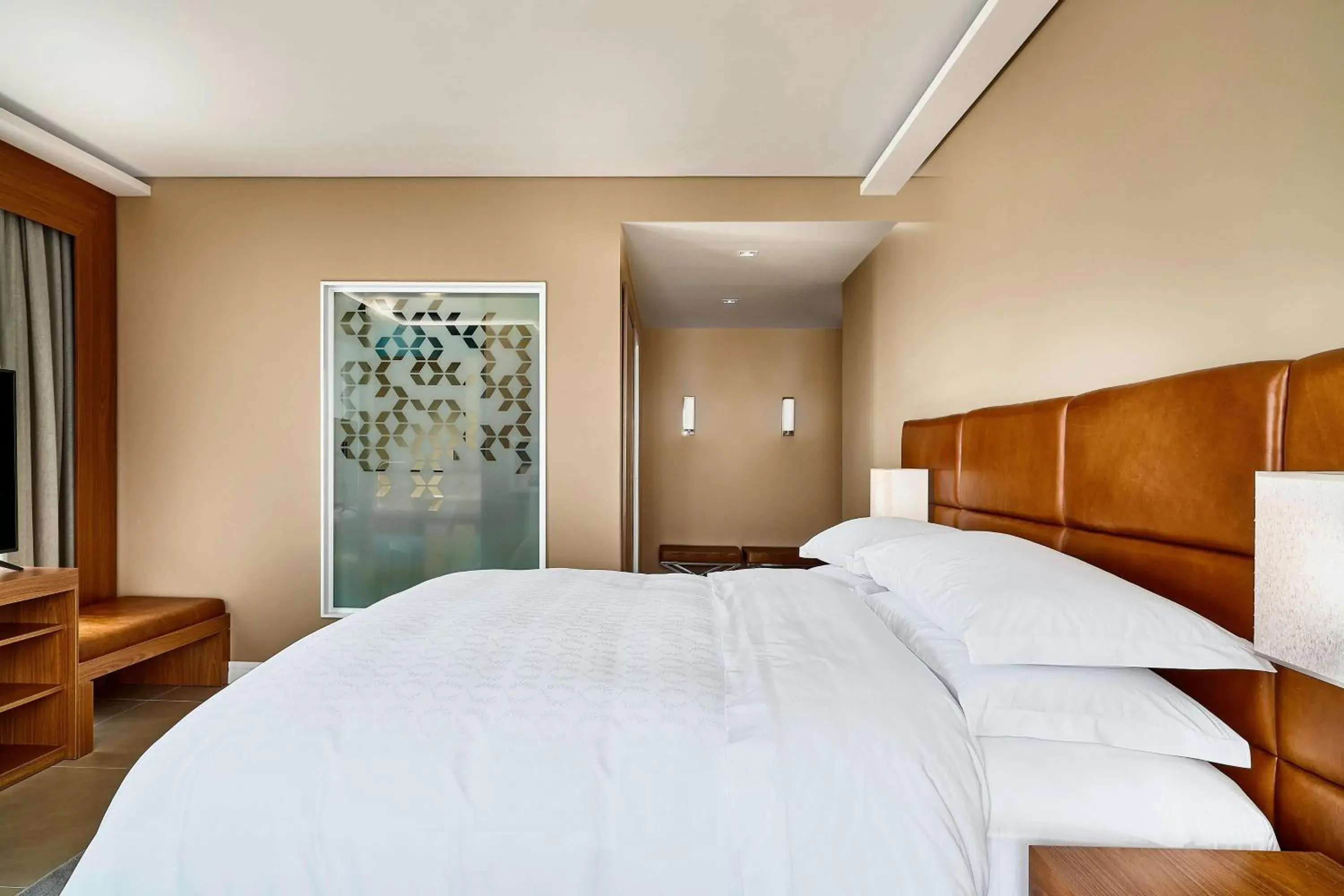 Guest room, 1 King, City view - single occupancy in Sheraton Santos Hotel Guest room, 1 King, City view - single occupancy in Sheraton Santos Hotel