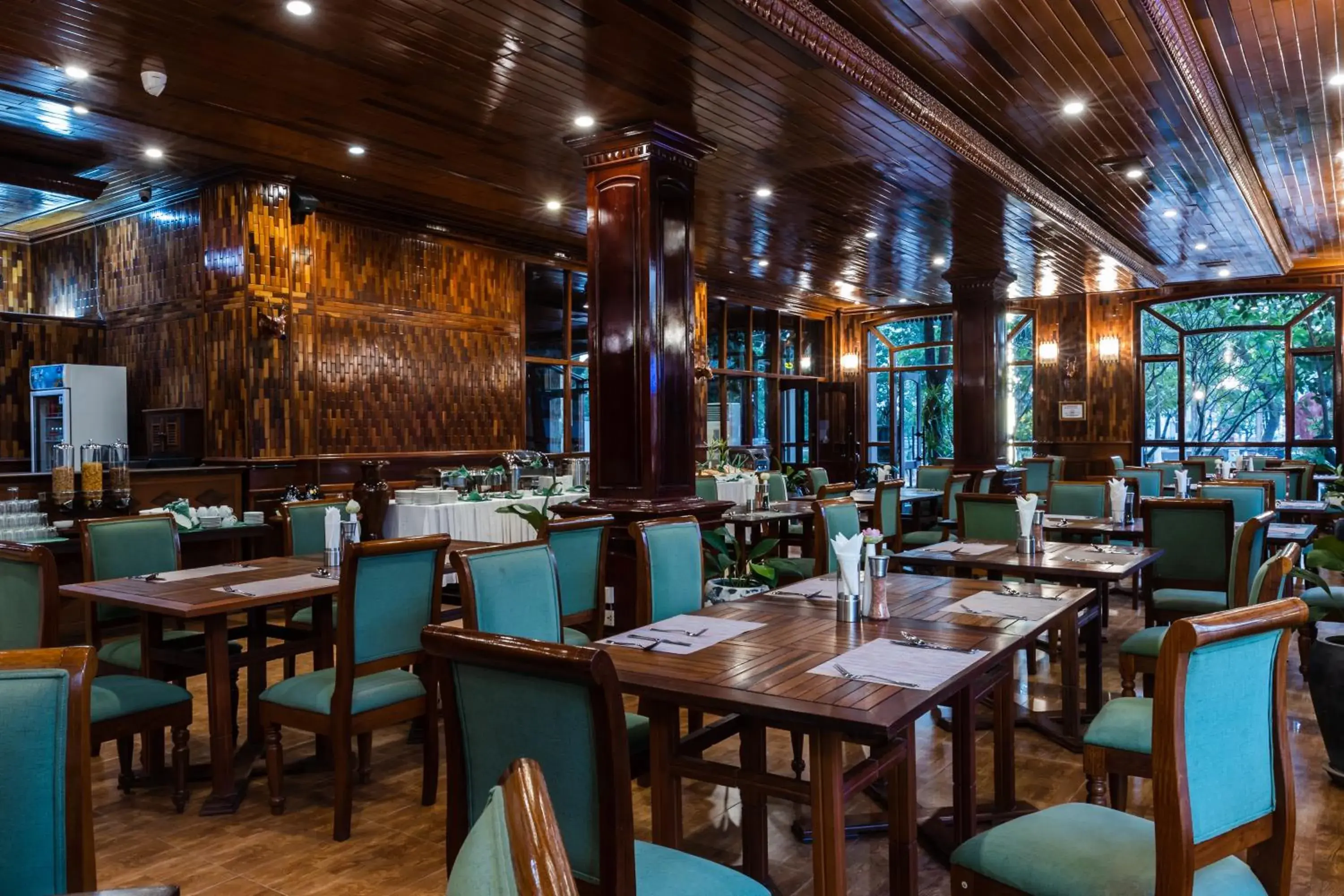 Restaurant/places to eat in Pierre Hotel Restaurant/places to eat in Pierre Hotel