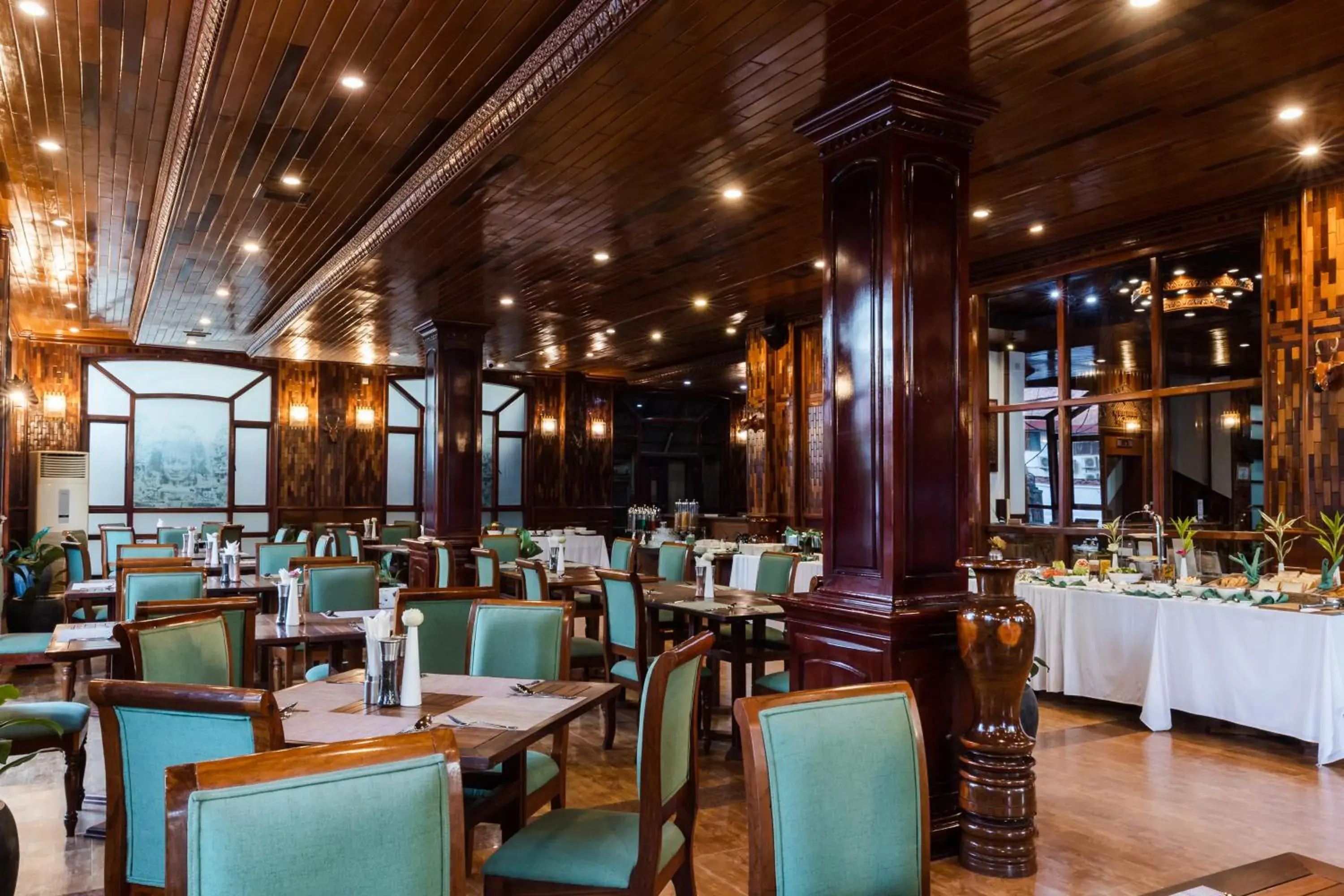 Restaurant/places to eat in Pierre Hotel Restaurant/places to eat in Pierre Hotel