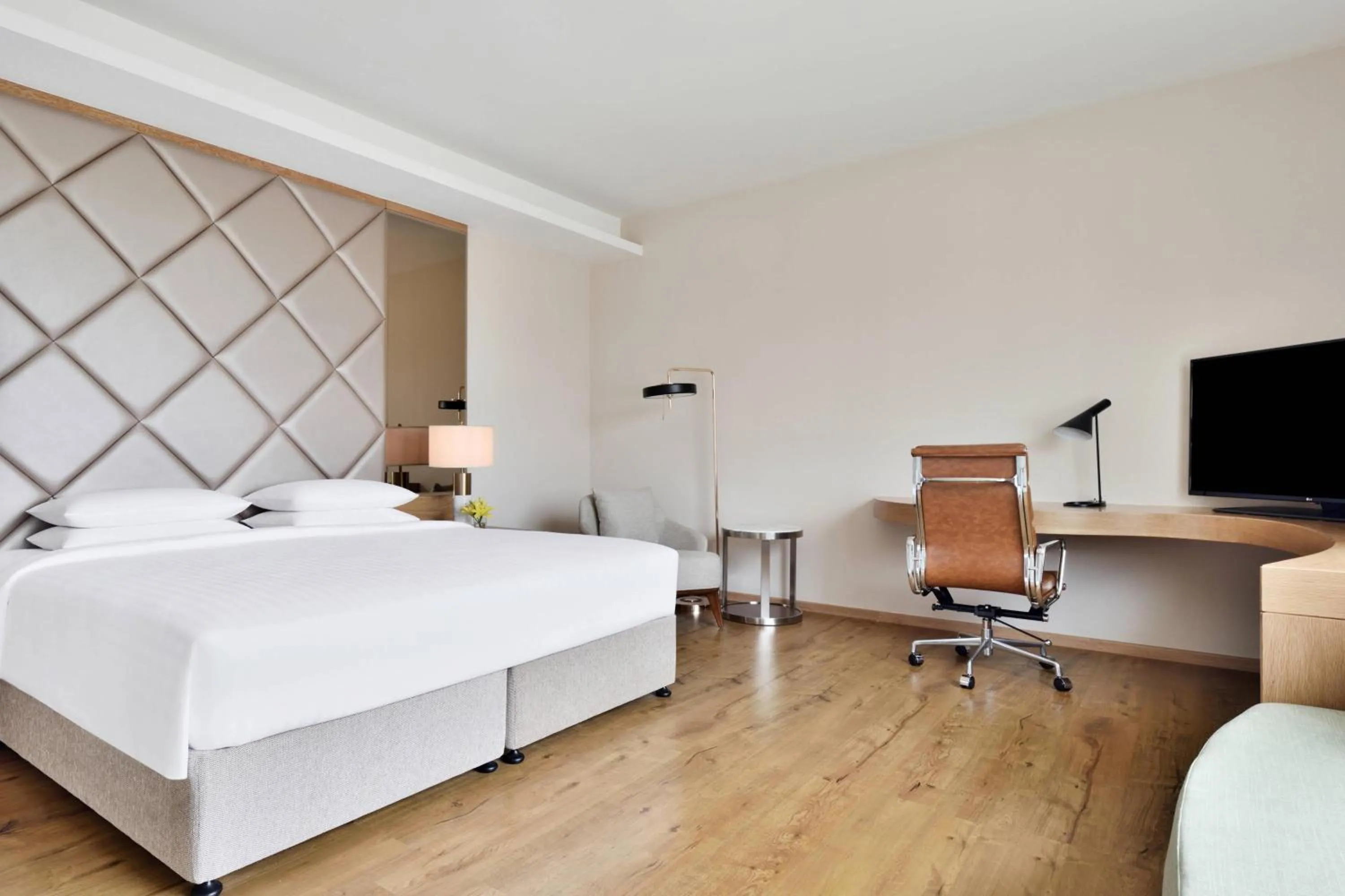 Photo of the whole room, Bed in Courtyard by Marriott Madurai