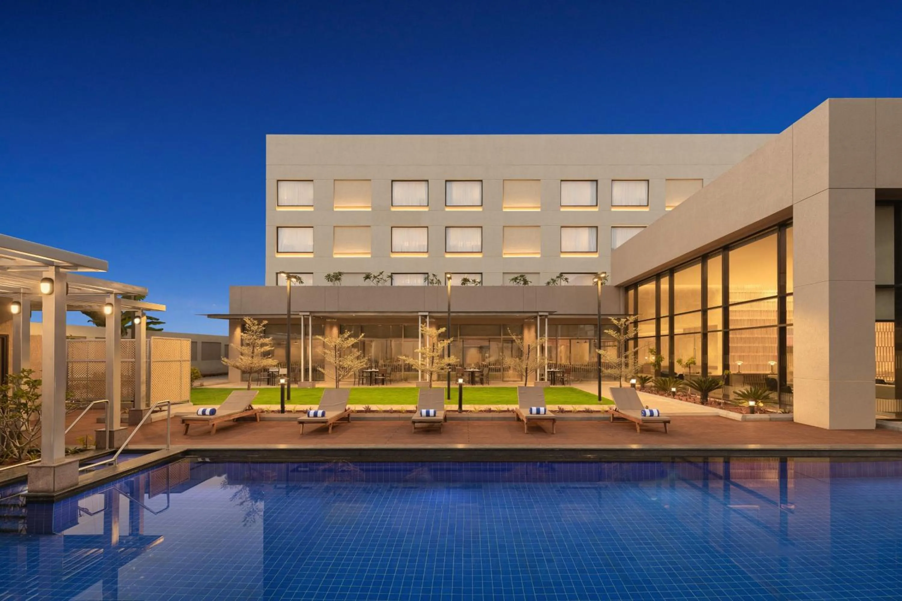Swimming pool in Courtyard by Marriott Tiruchirappalli