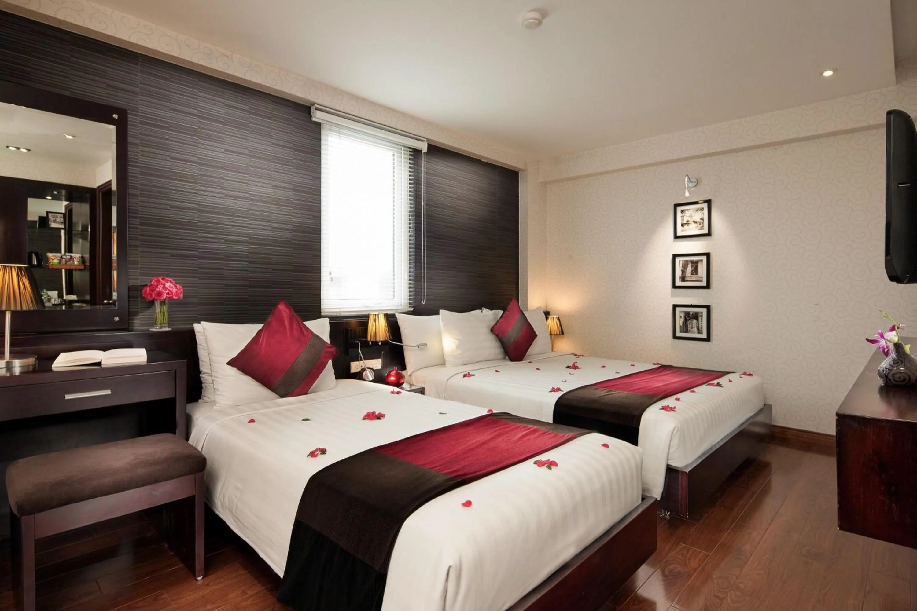 Photo of the whole room, Bed in Hanoian Central Hotel & Spa