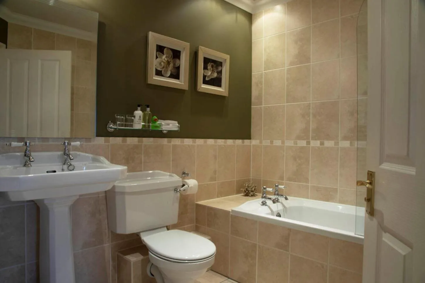 Bathroom in Loch Ness Lodge