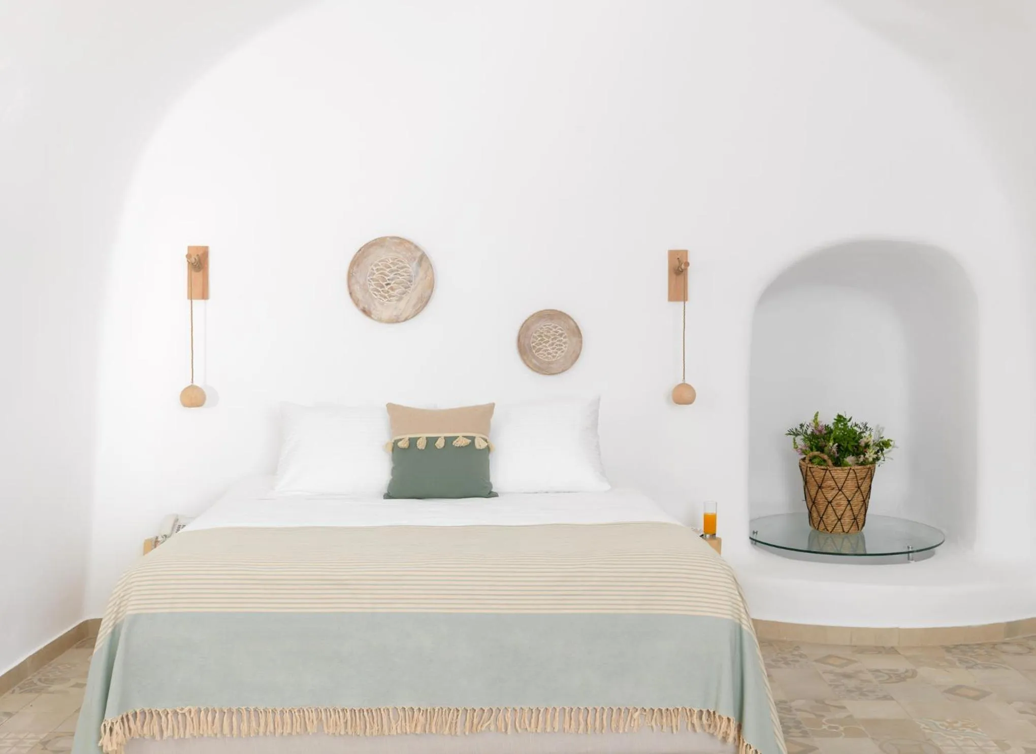 Bedroom, Bed in Drops Cave Houses