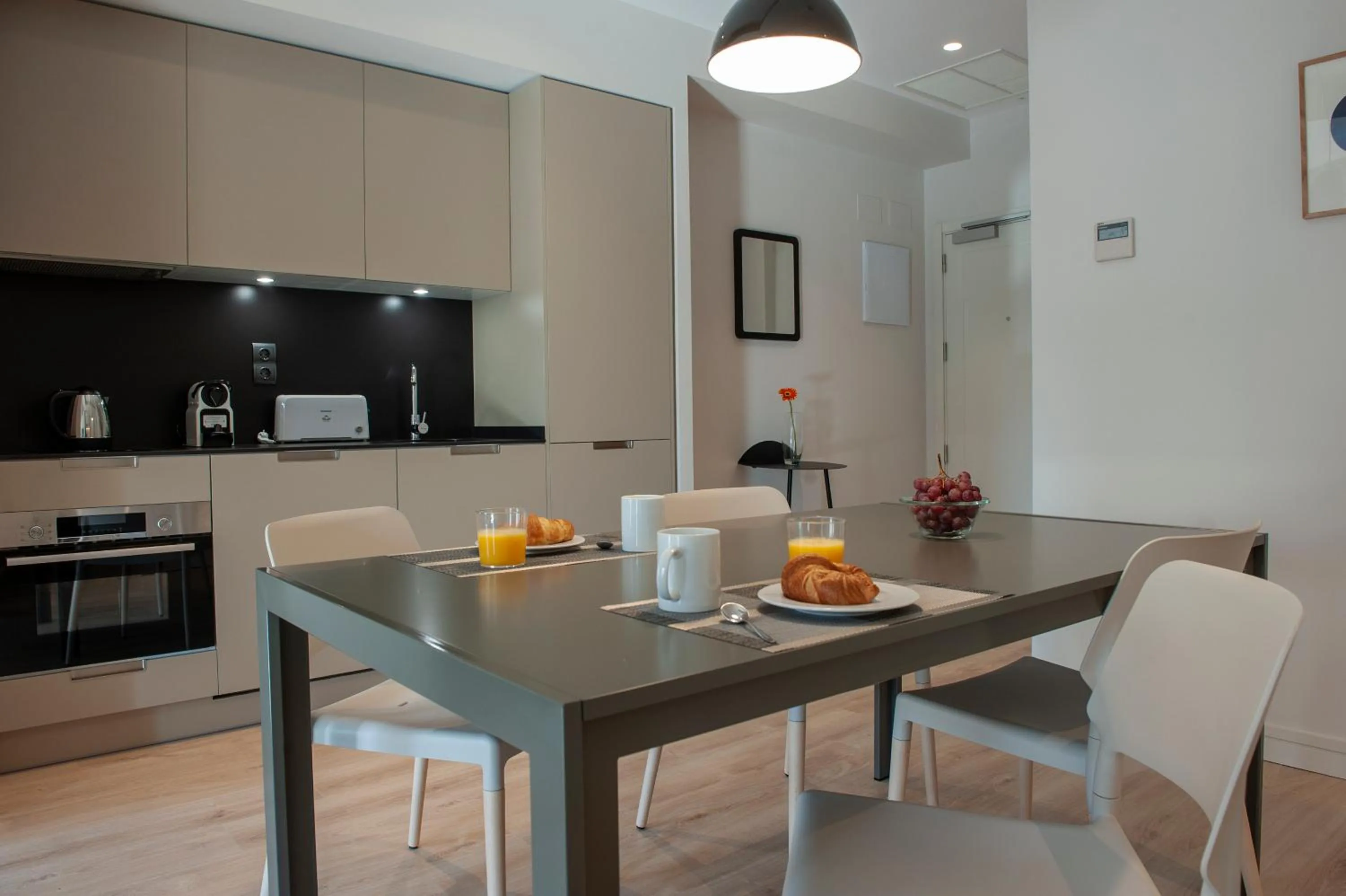 Kitchen or kitchenette in MH Apartments Central Madrid