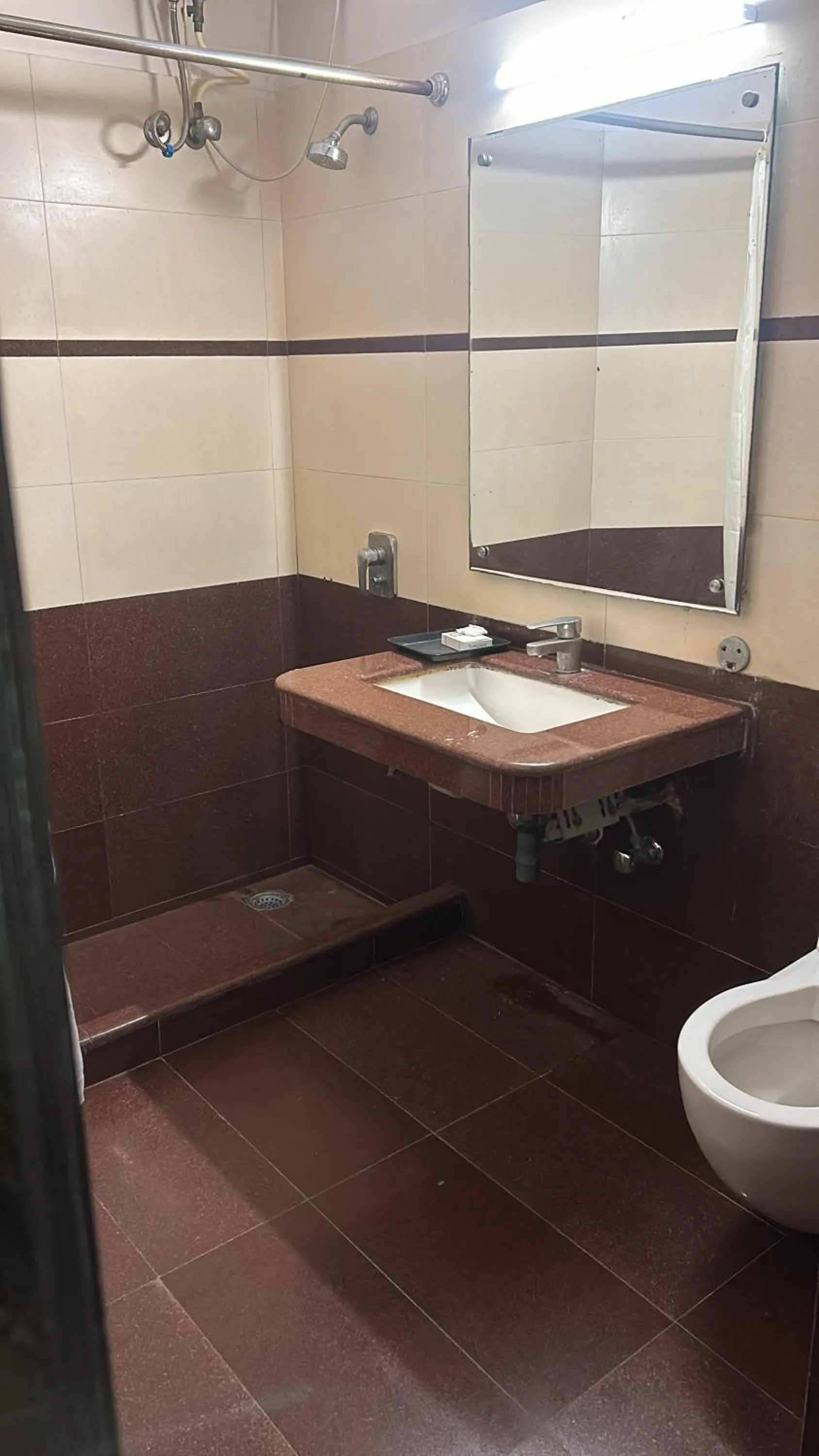 Toilet in Hotel CJ International