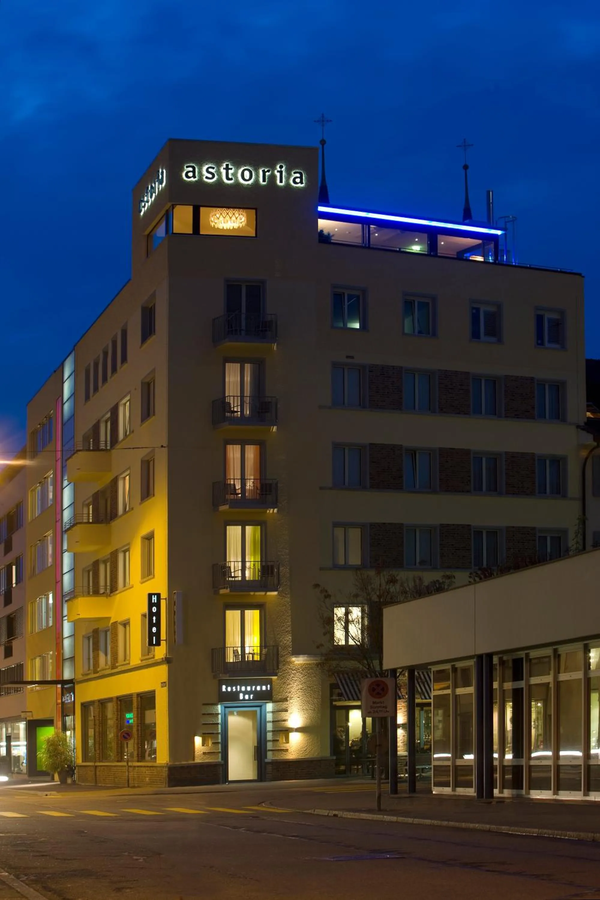 Facade/entrance in Hotel Astoria