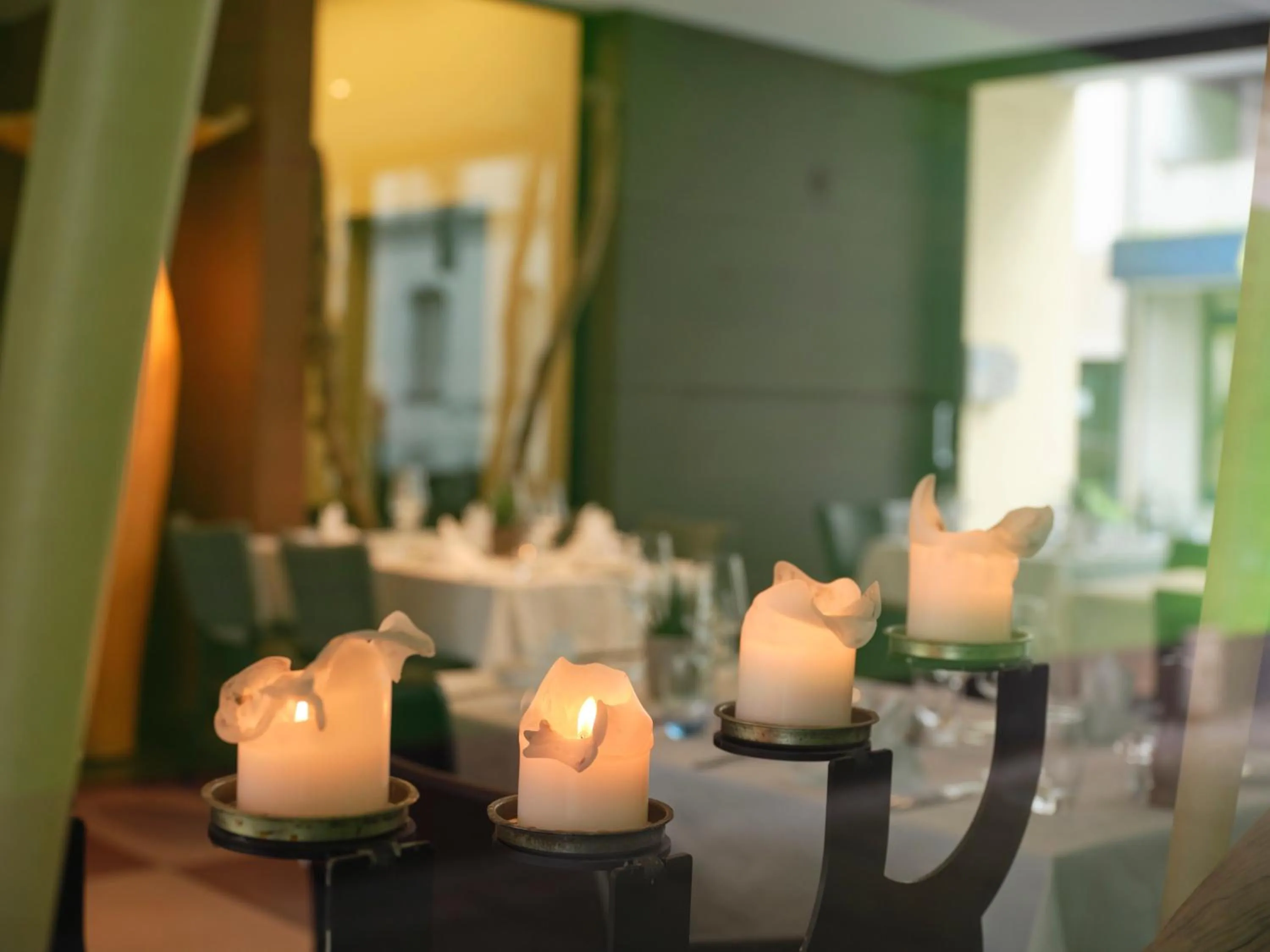 Restaurant/places to eat in Hotel Astoria