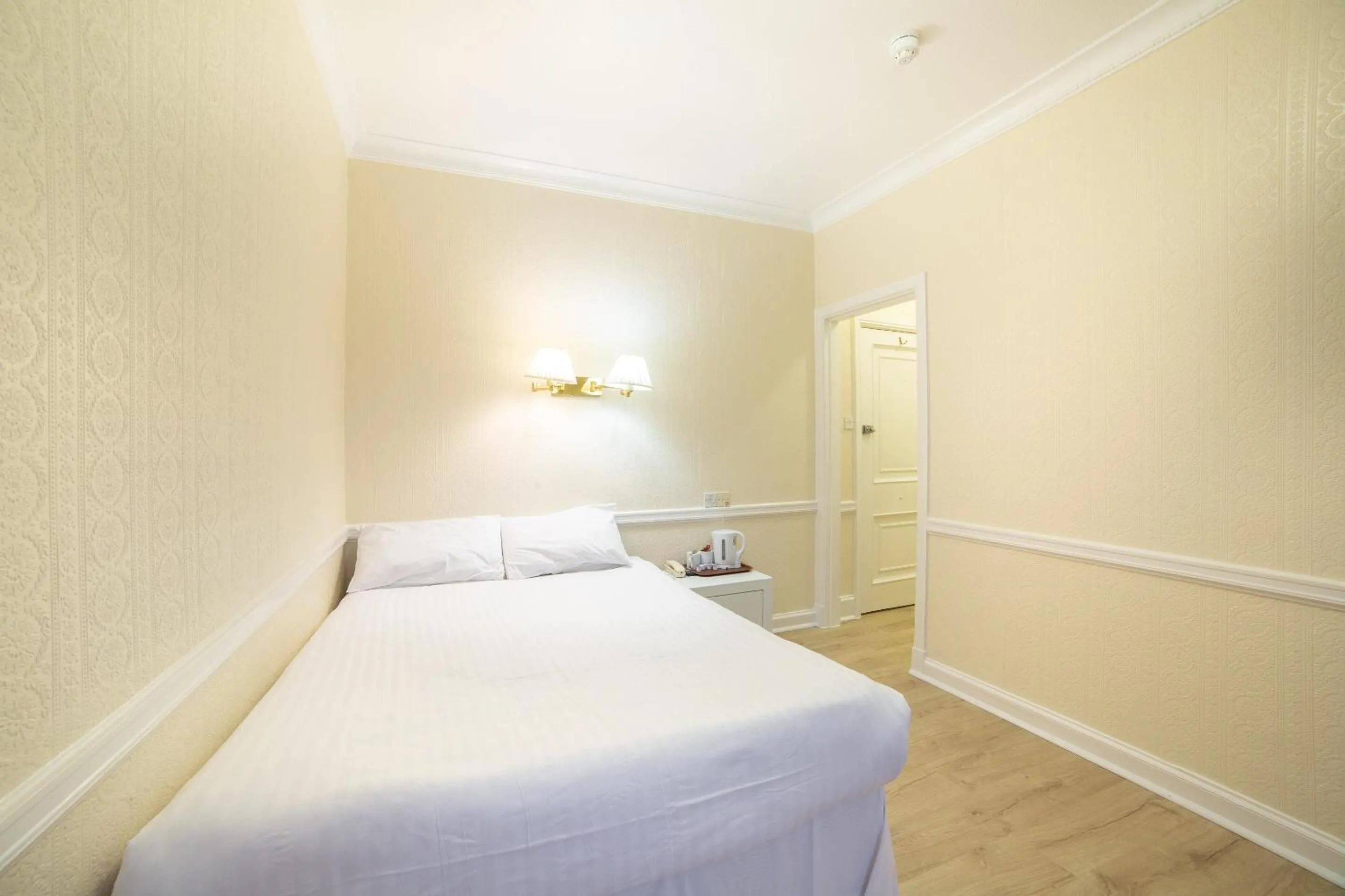 Bedroom in George Hotel, Burslem, Stoke-on-Trent