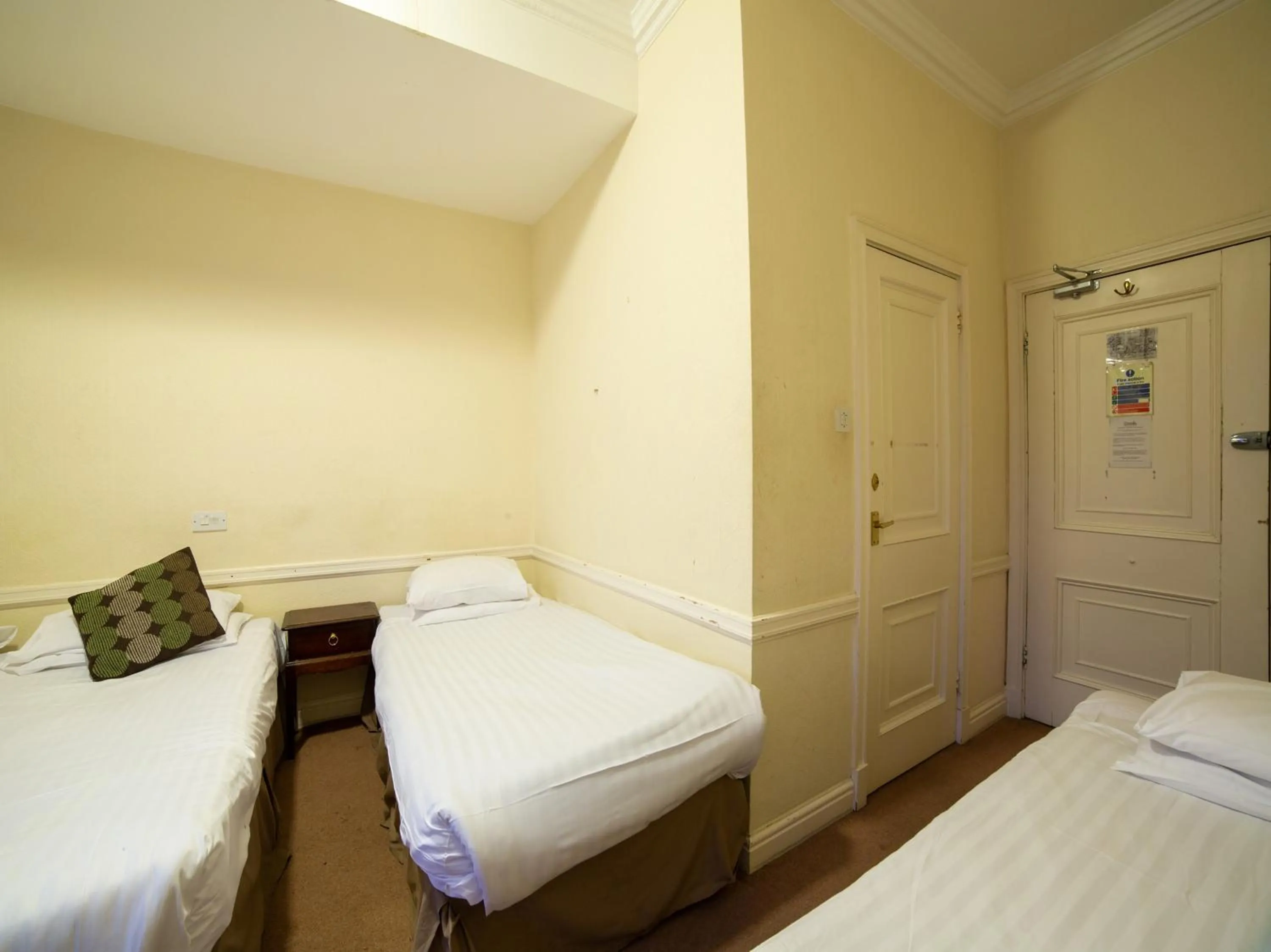 Standard Twin Room in George Hotel, Burslem, Stoke-on-Trent