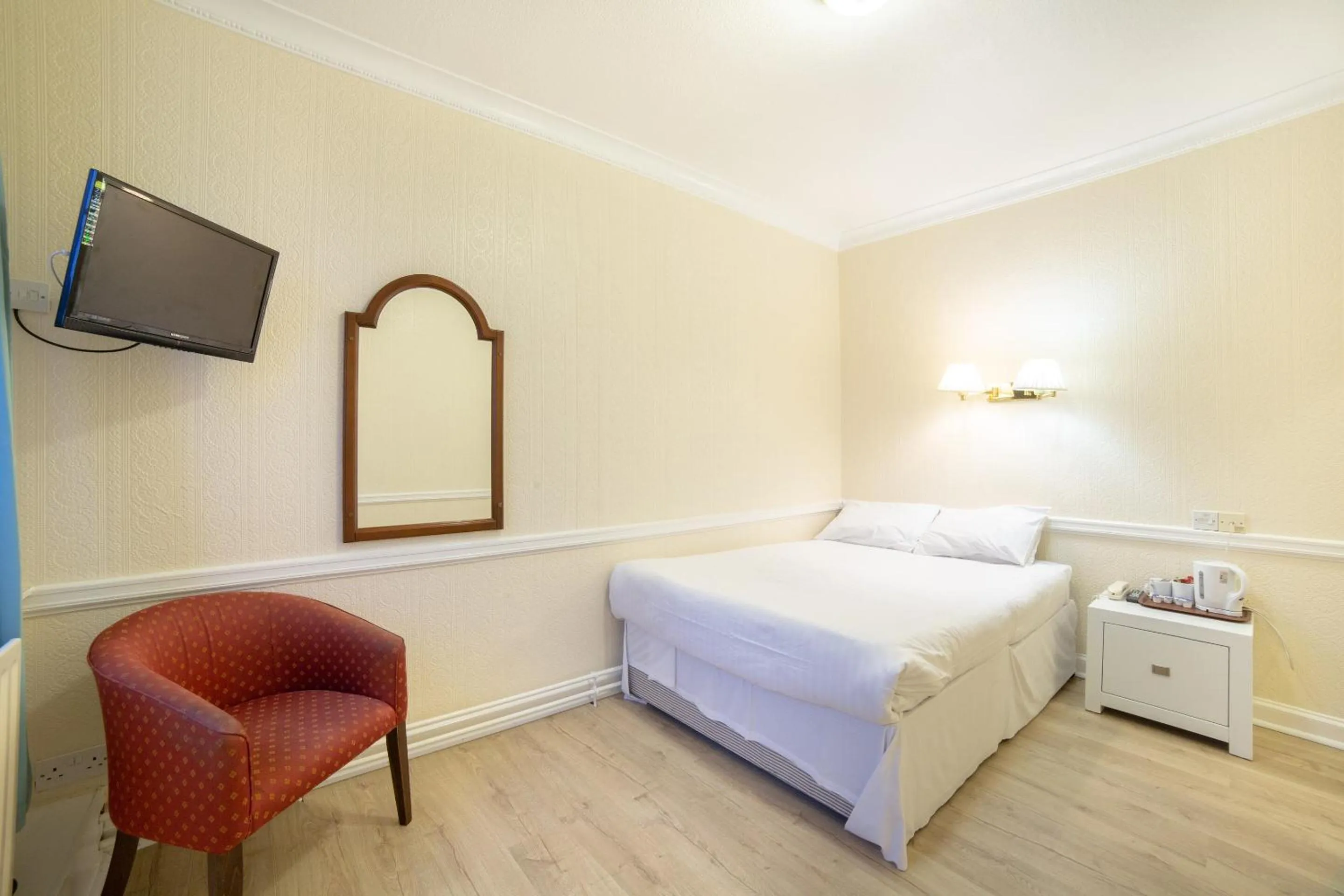 Bedroom in George Hotel, Burslem, Stoke-on-Trent