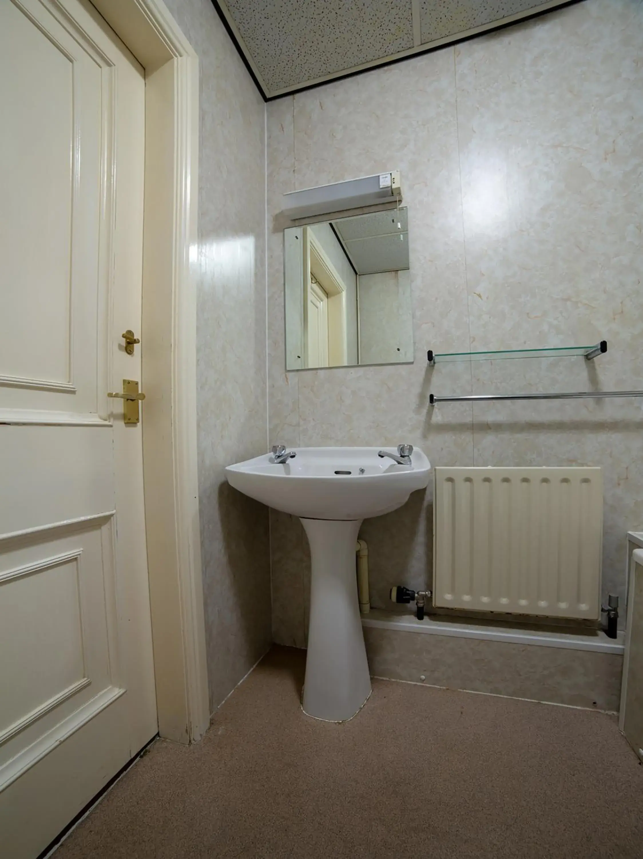 Bathroom in George Hotel, Burslem, Stoke-on-Trent