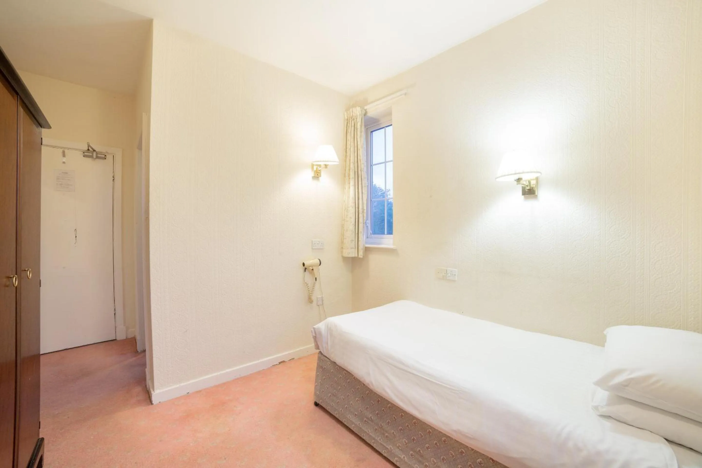Bedroom in George Hotel, Burslem, Stoke-on-Trent