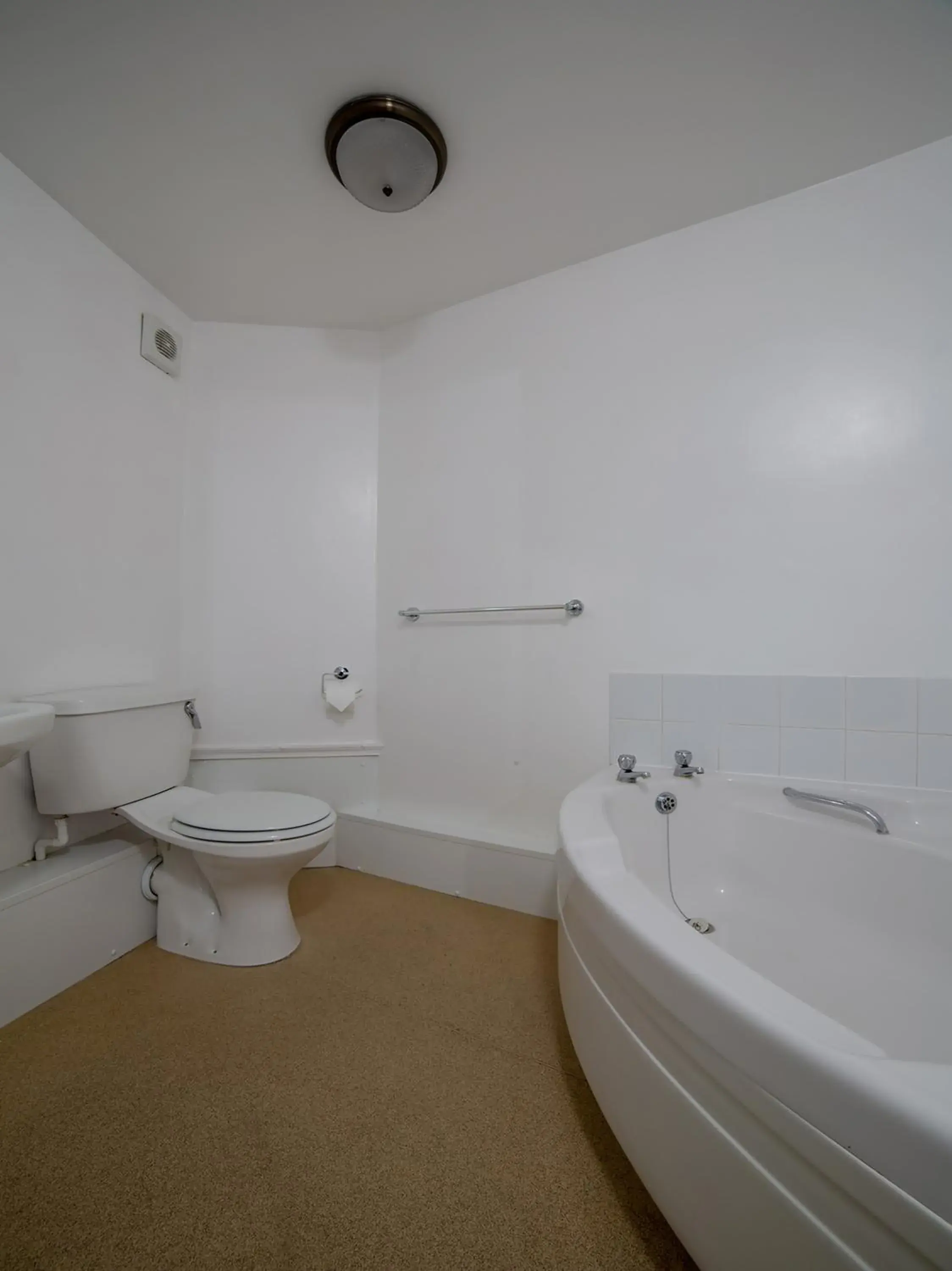 Bathroom in George Hotel, Burslem, Stoke-on-Trent