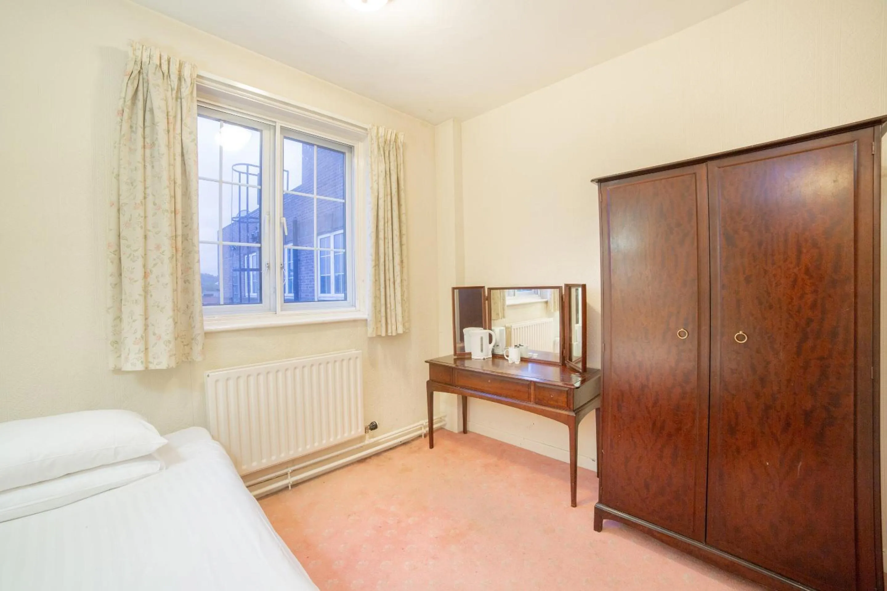 Bedroom in George Hotel, Burslem, Stoke-on-Trent