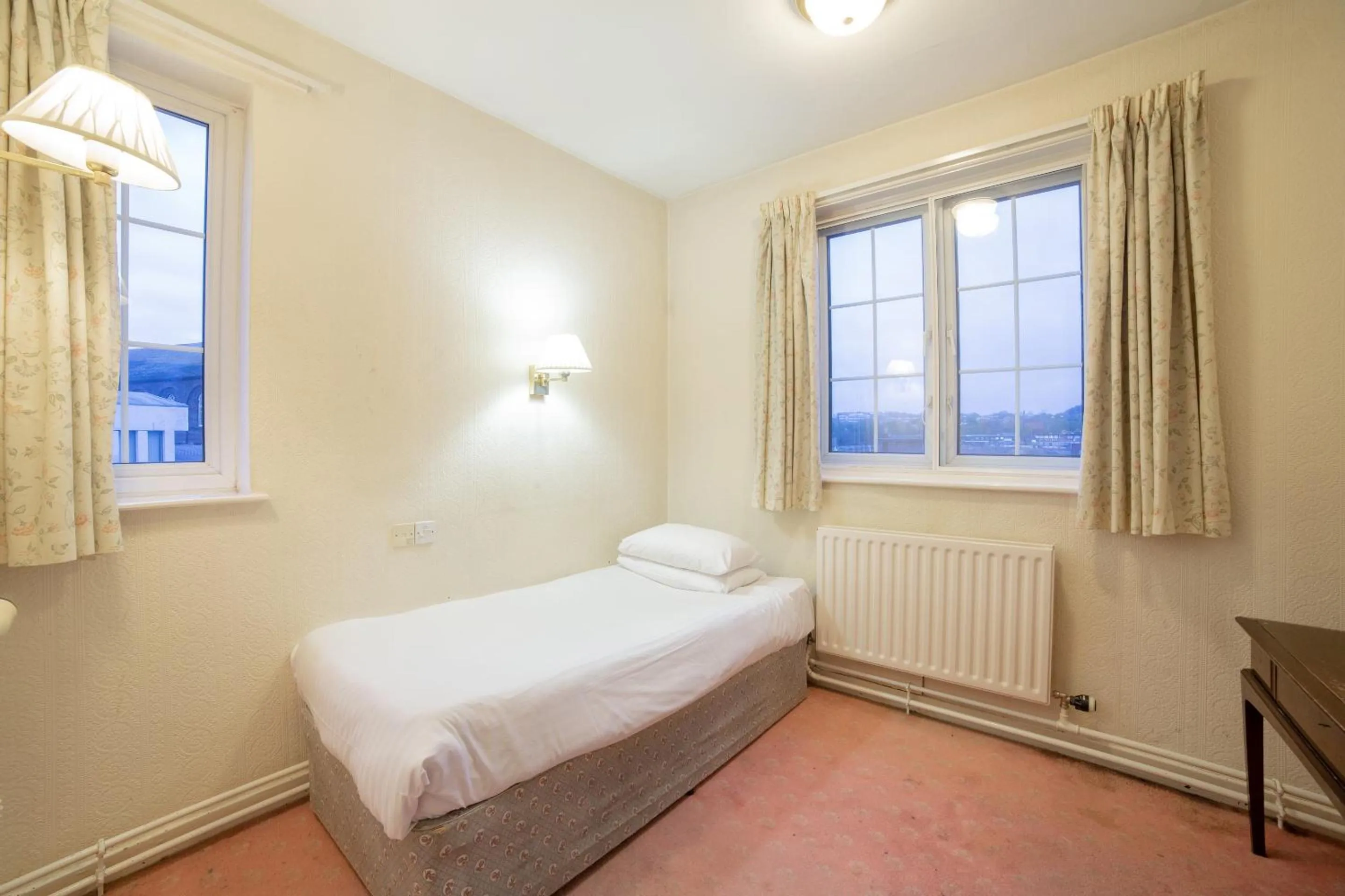 Bedroom in George Hotel, Burslem, Stoke-on-Trent