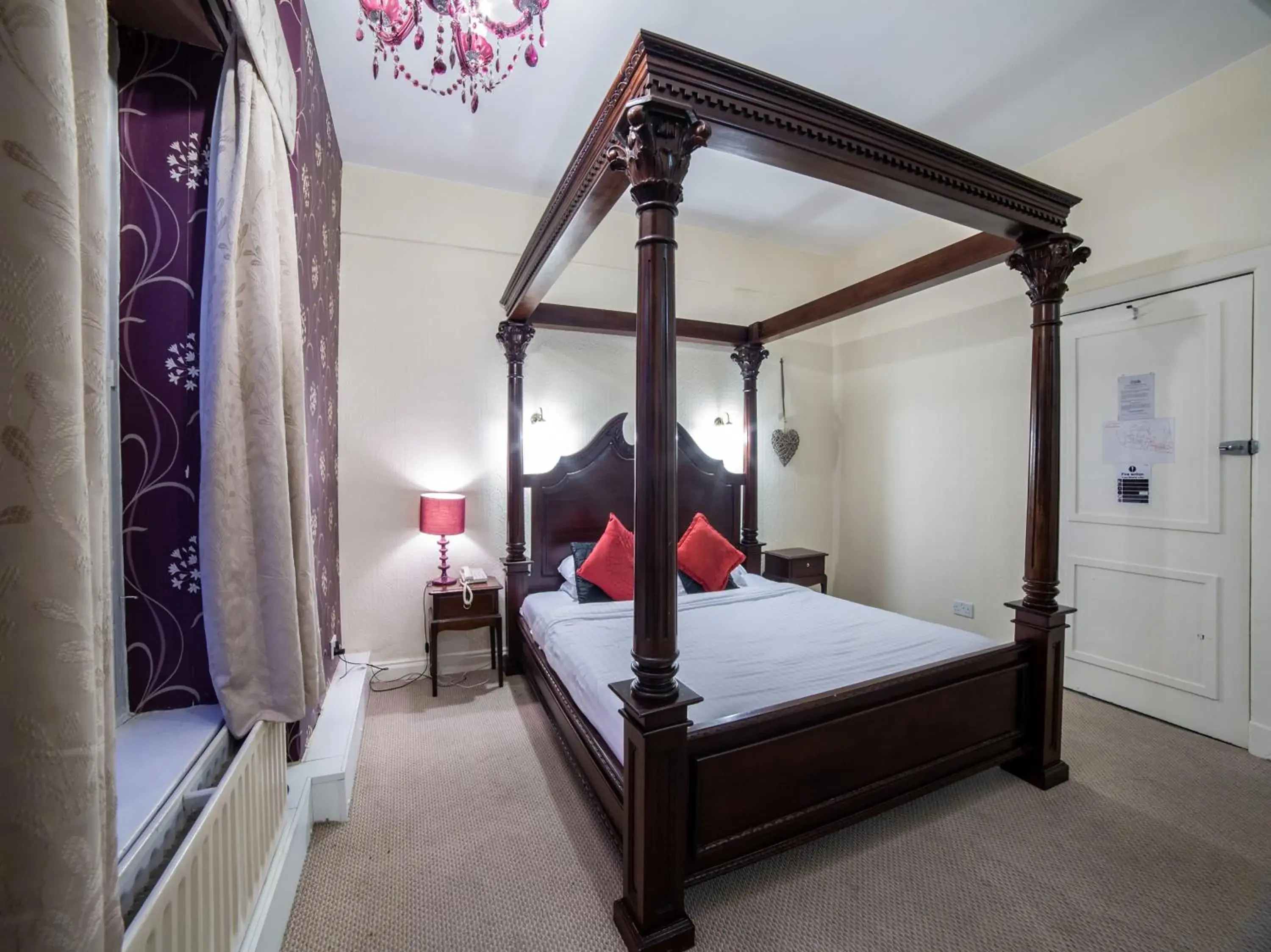 Bedroom, Bed in George Hotel, Burslem, Stoke-on-Trent