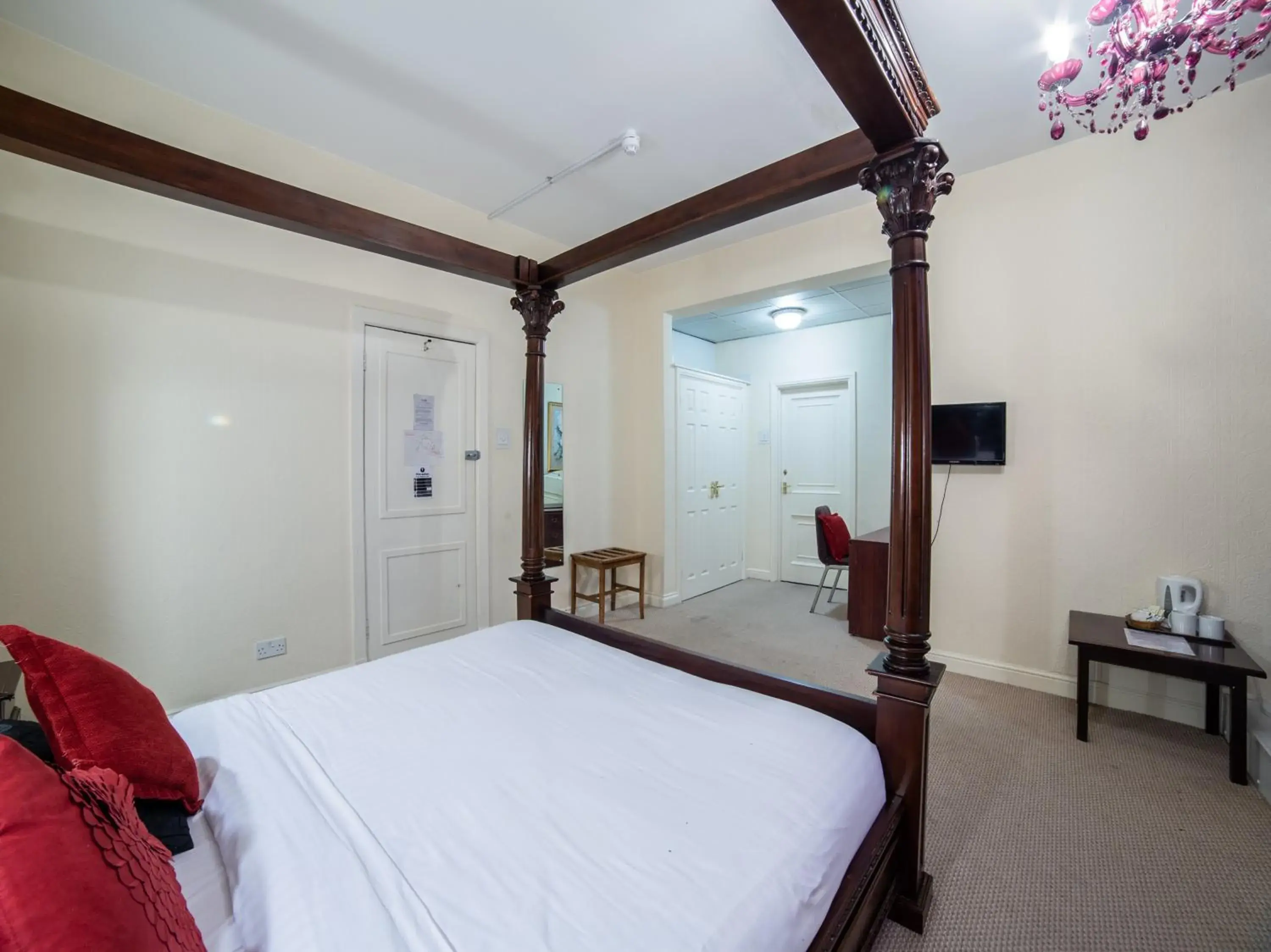 Bedroom, Bed in George Hotel, Burslem, Stoke-on-Trent