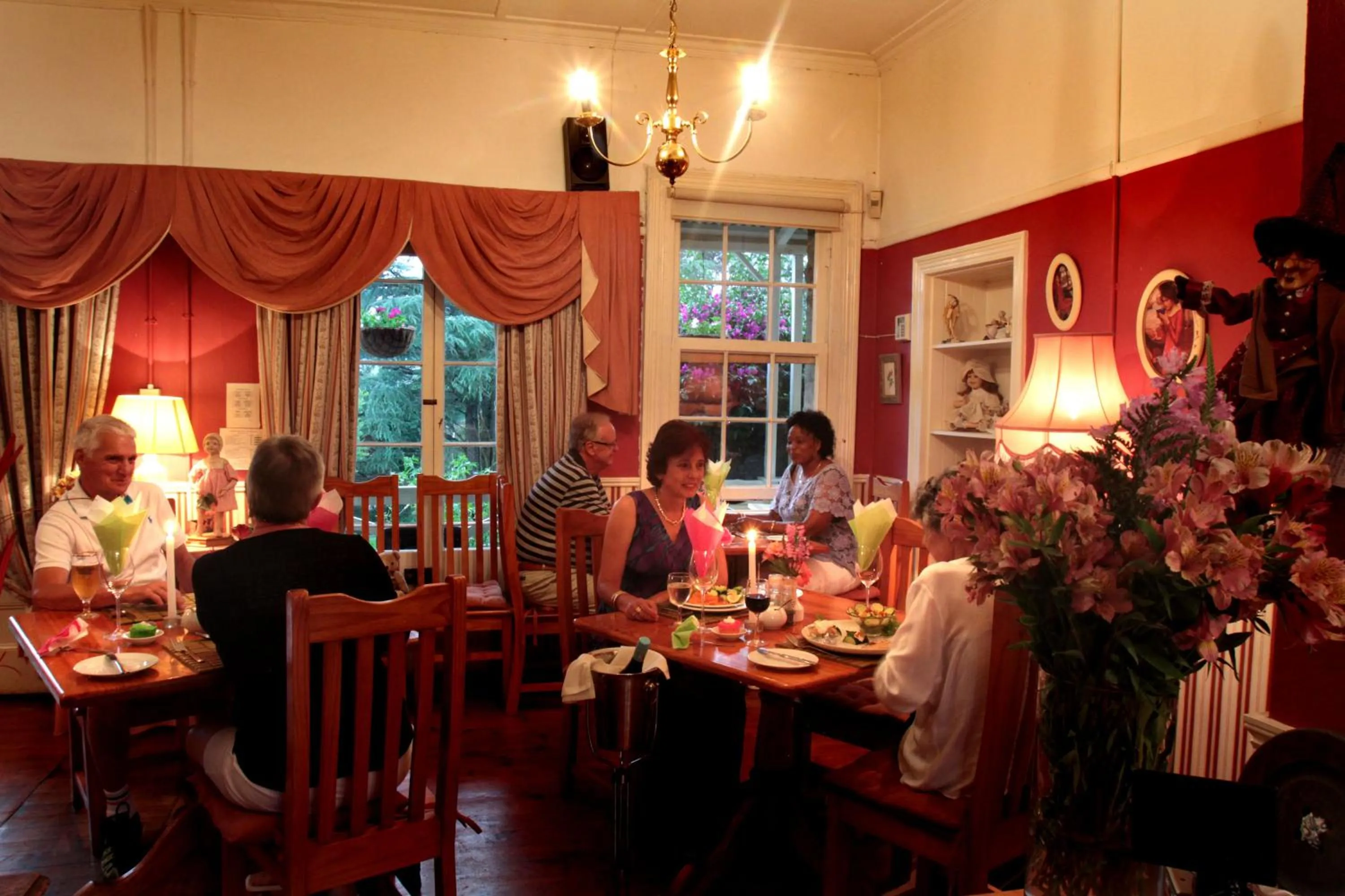 Dining area in Shamrock Arms Guest Lodge