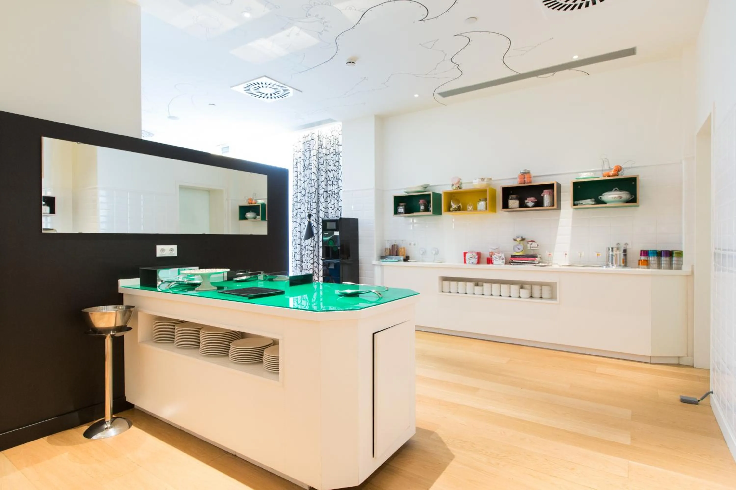 Restaurant/places to eat in Vincci Bit