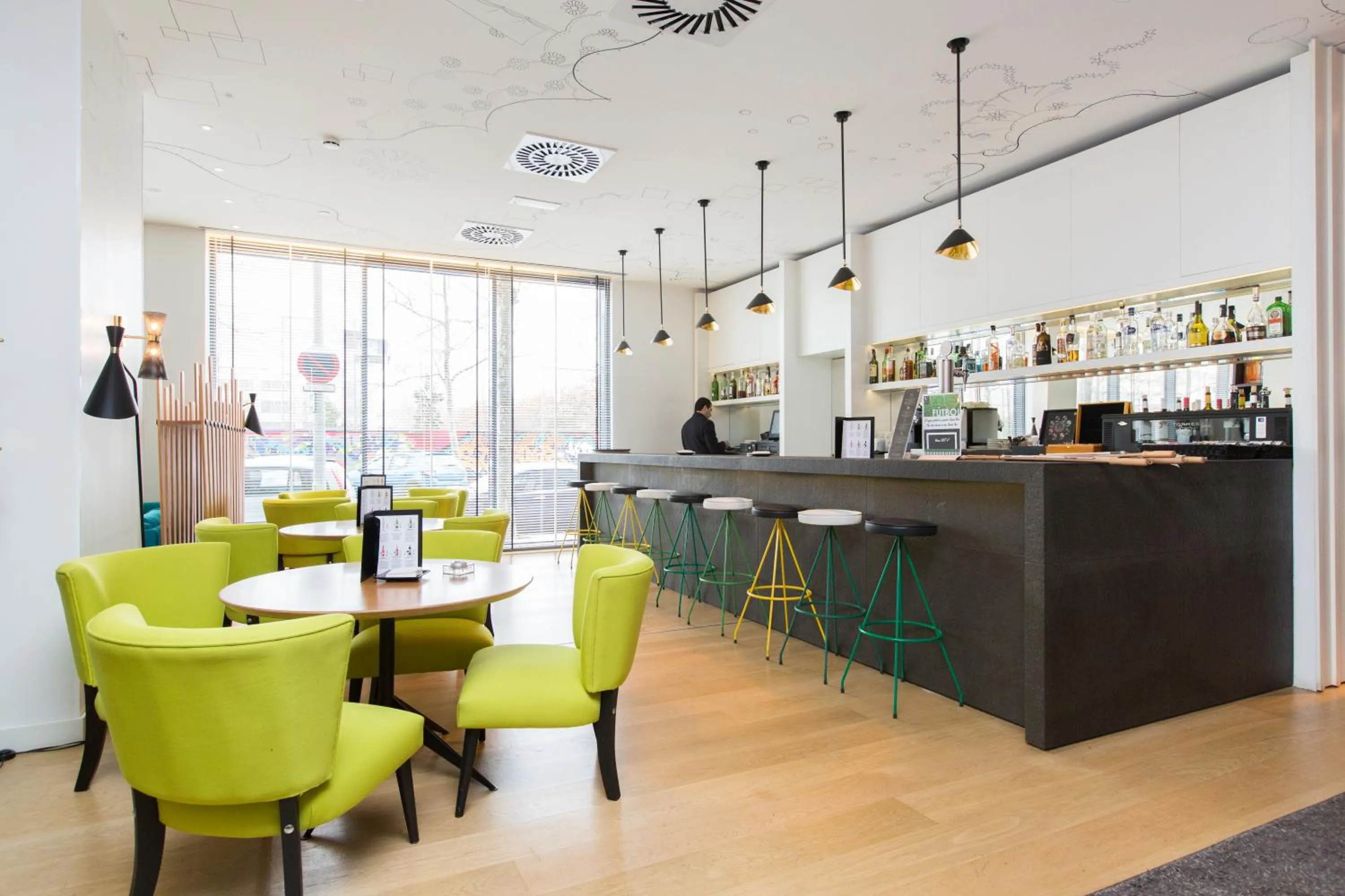 Restaurant/places to eat in Vincci Bit