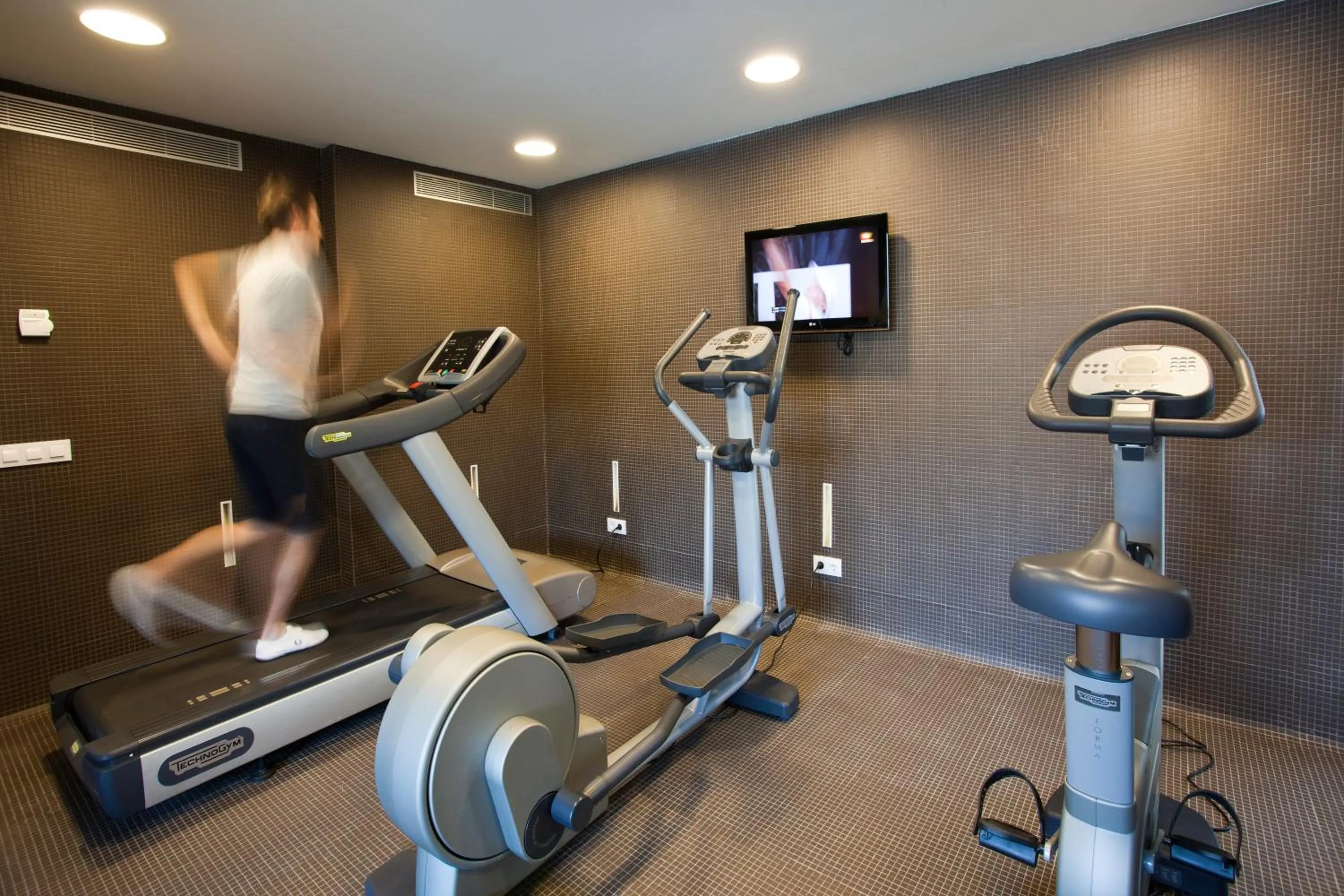 People in Vincci Bit