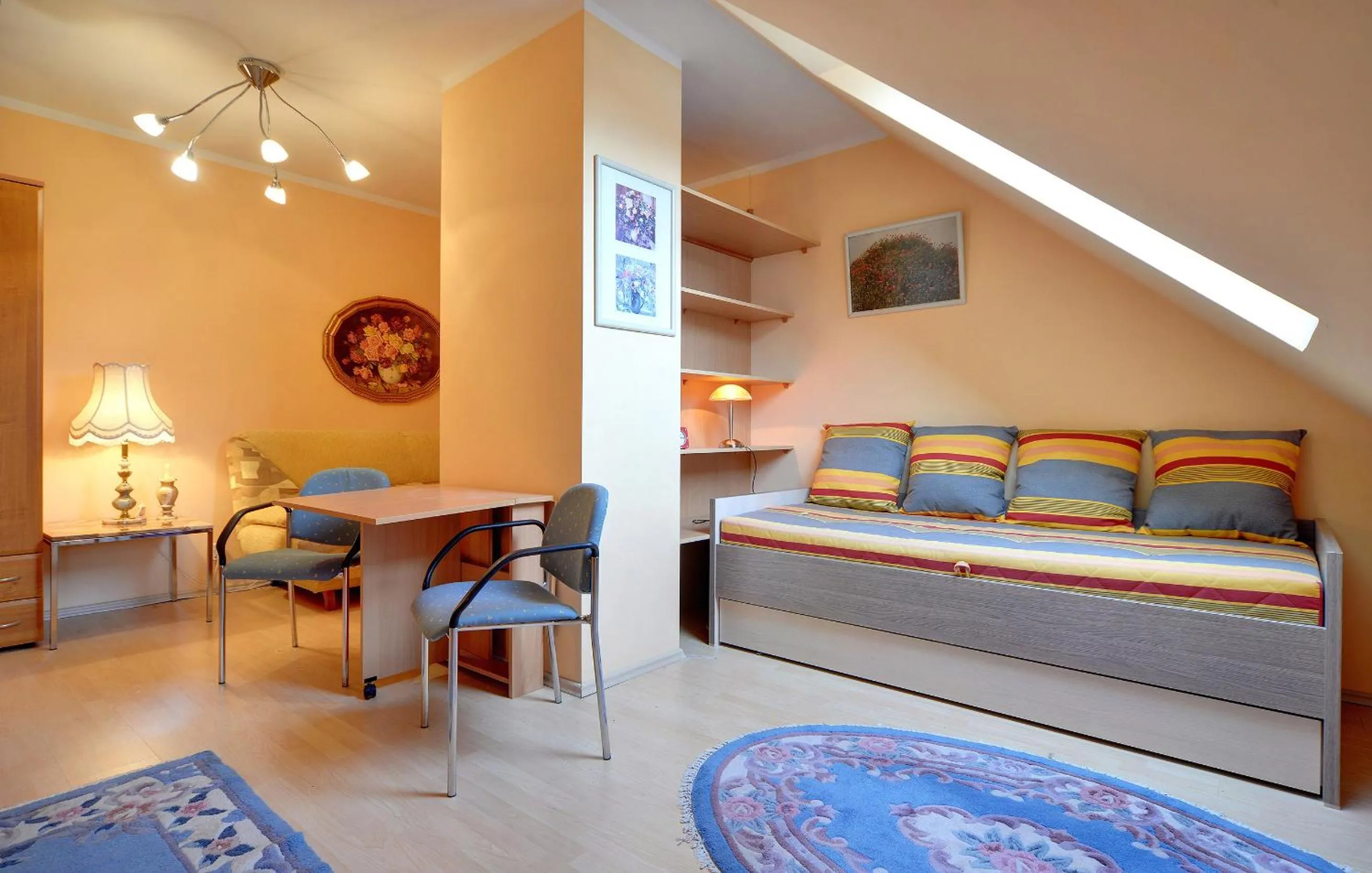 Żółty Apartament Sun Seasons 24 w Karpaczu z Balkonem by Noclegi Renters