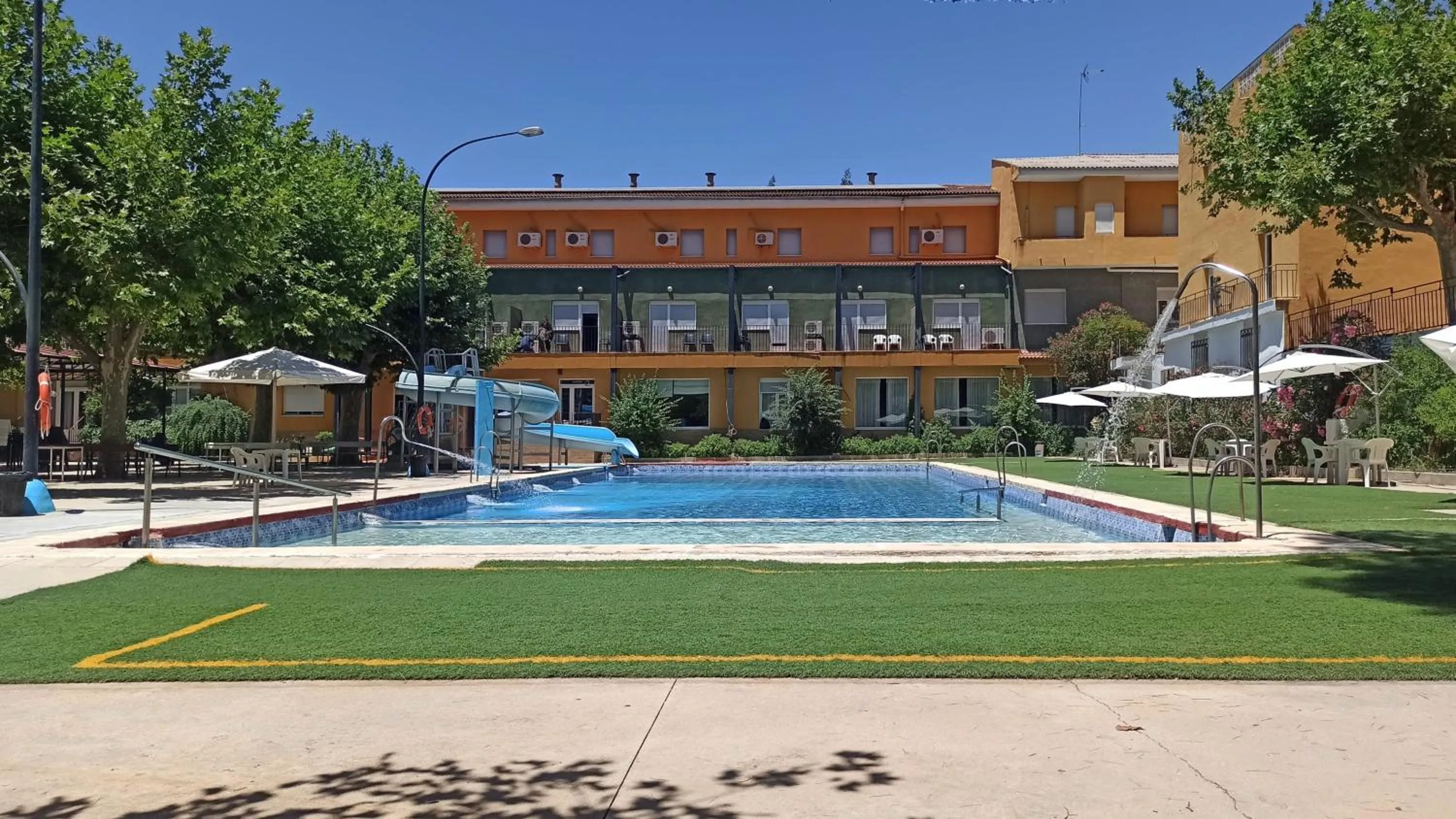 Property building in Hotel Río Piscina