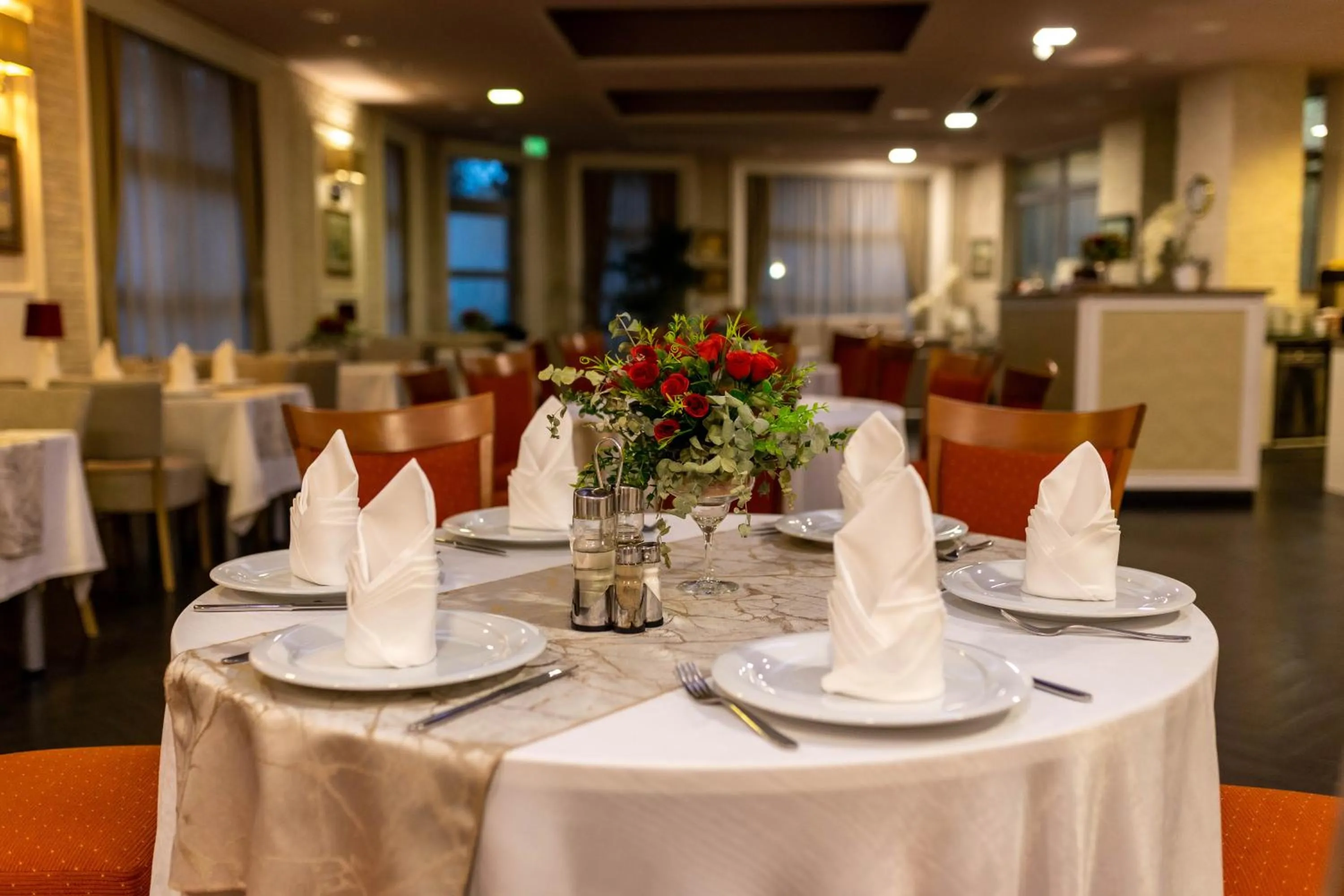 Restaurant/places to eat in Art Hotel