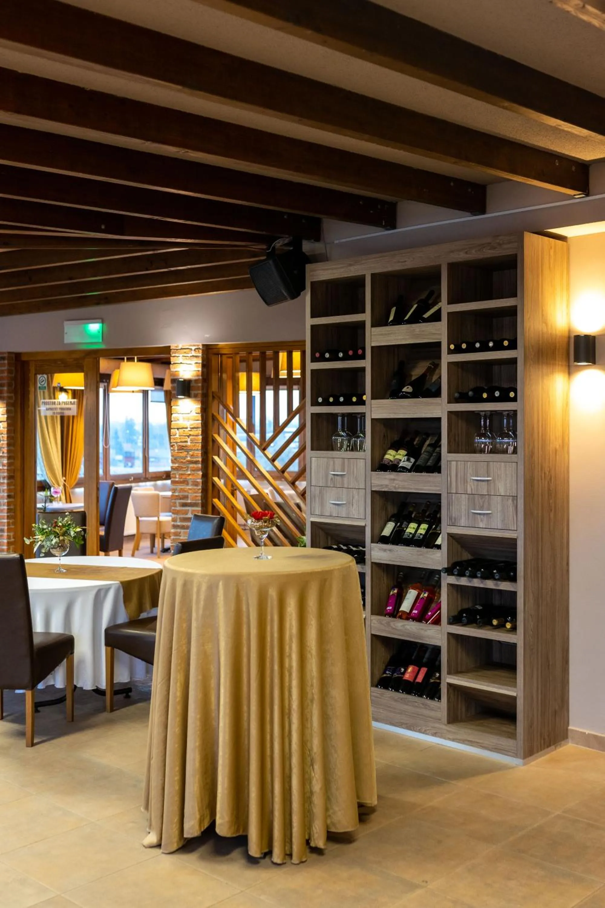 Restaurant/places to eat in Art Hotel