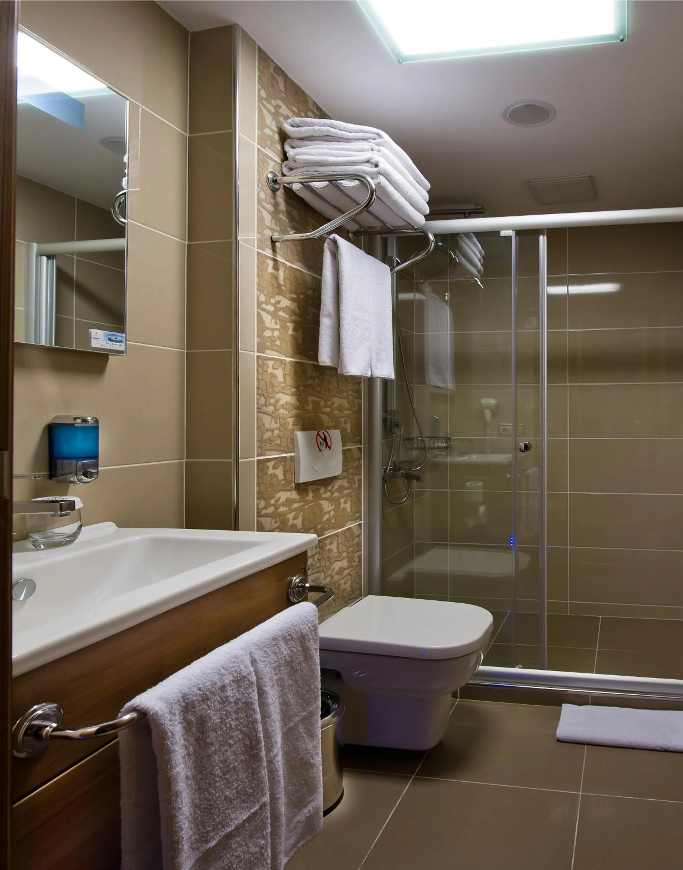 Bathroom in Yasmak Comfort Hotel