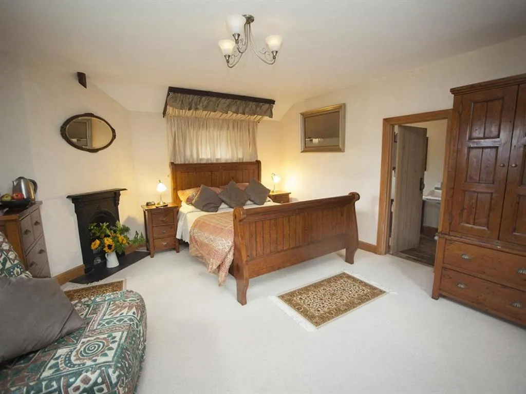 Bedroom, Bed in Beeches Farmhouse Country Cottages & Rooms