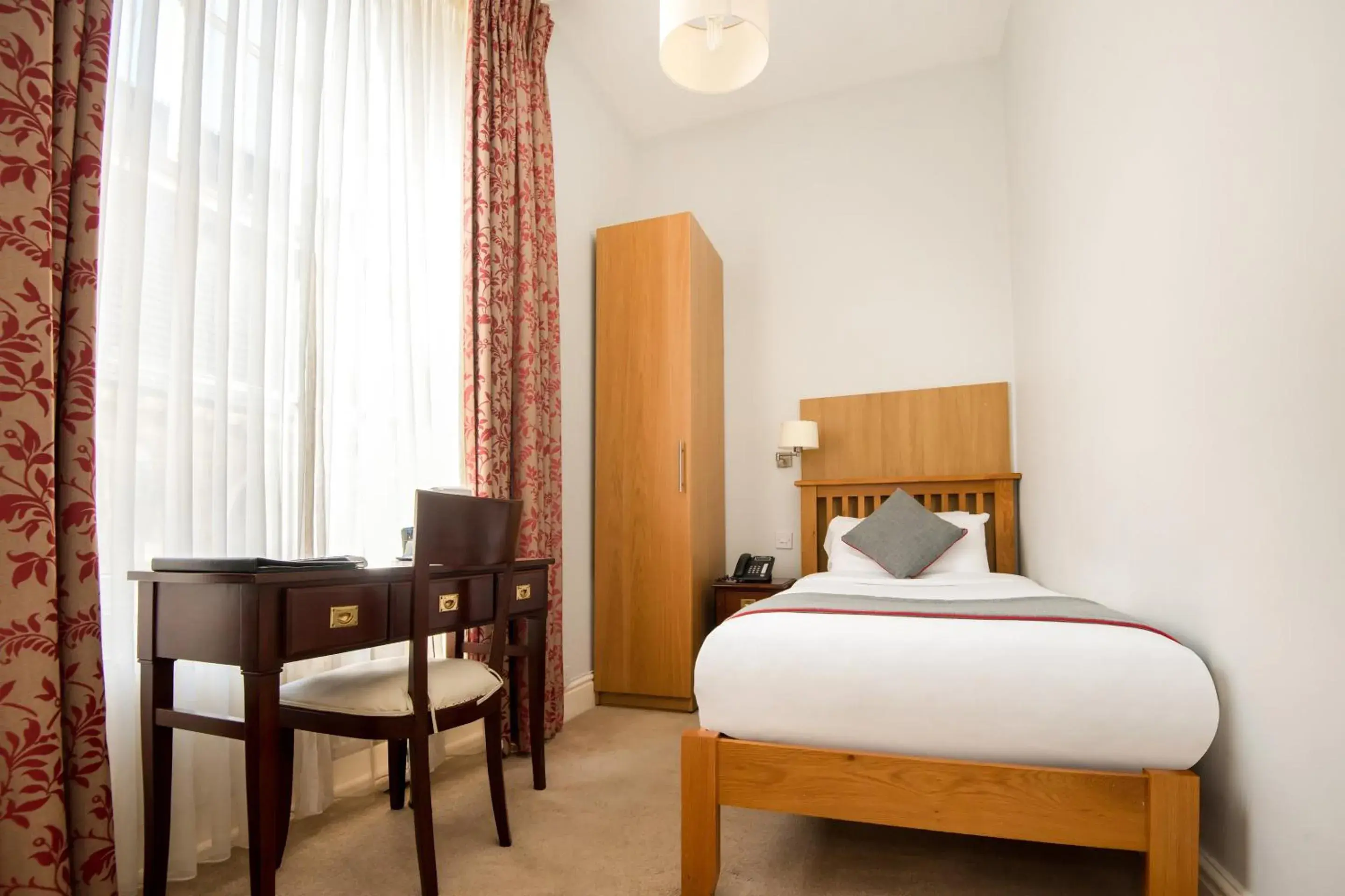 Bedroom, Bed in The Regency, Clifton Bristol Bedroom, Bed in The Regency, Clifton Bristol